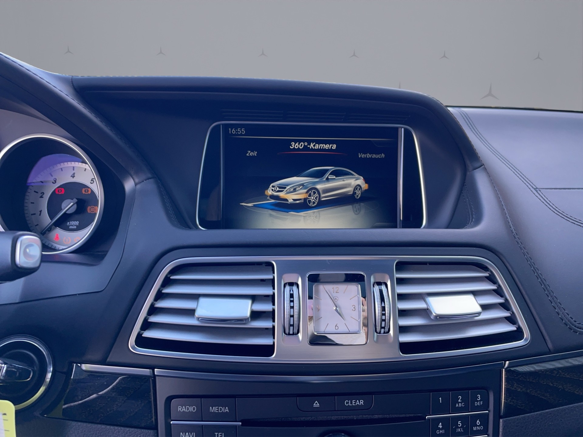 MERCEDES-BENZ E 350 4Matic Coupé AMG Line-image-15