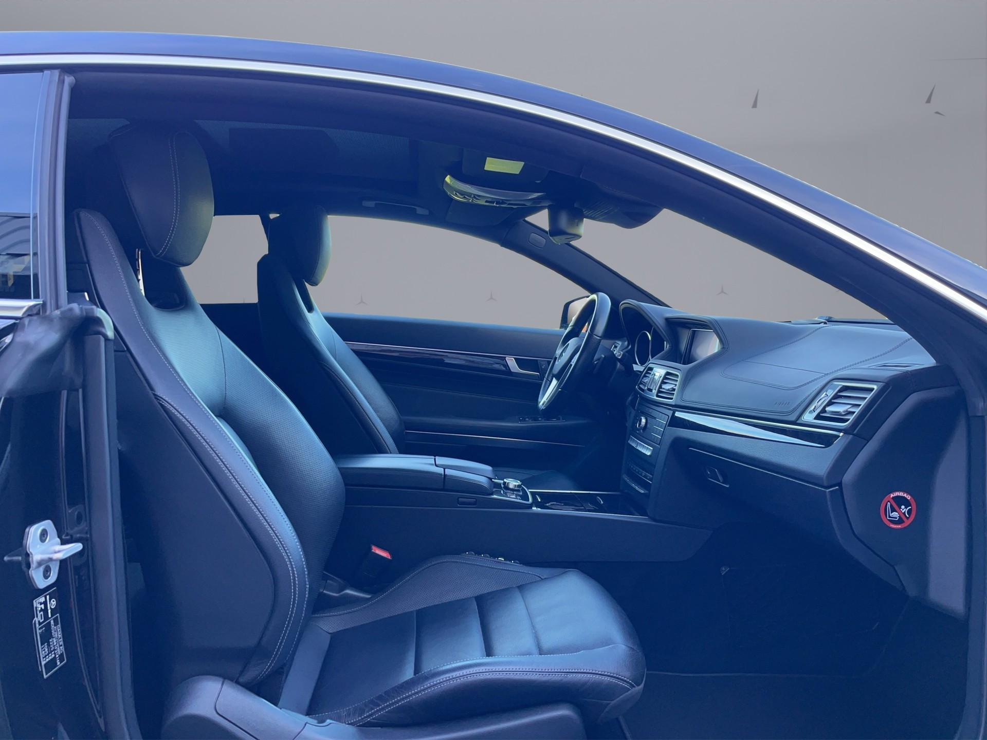 MERCEDES-BENZ E 350 4Matic Coupé AMG Line-image-16