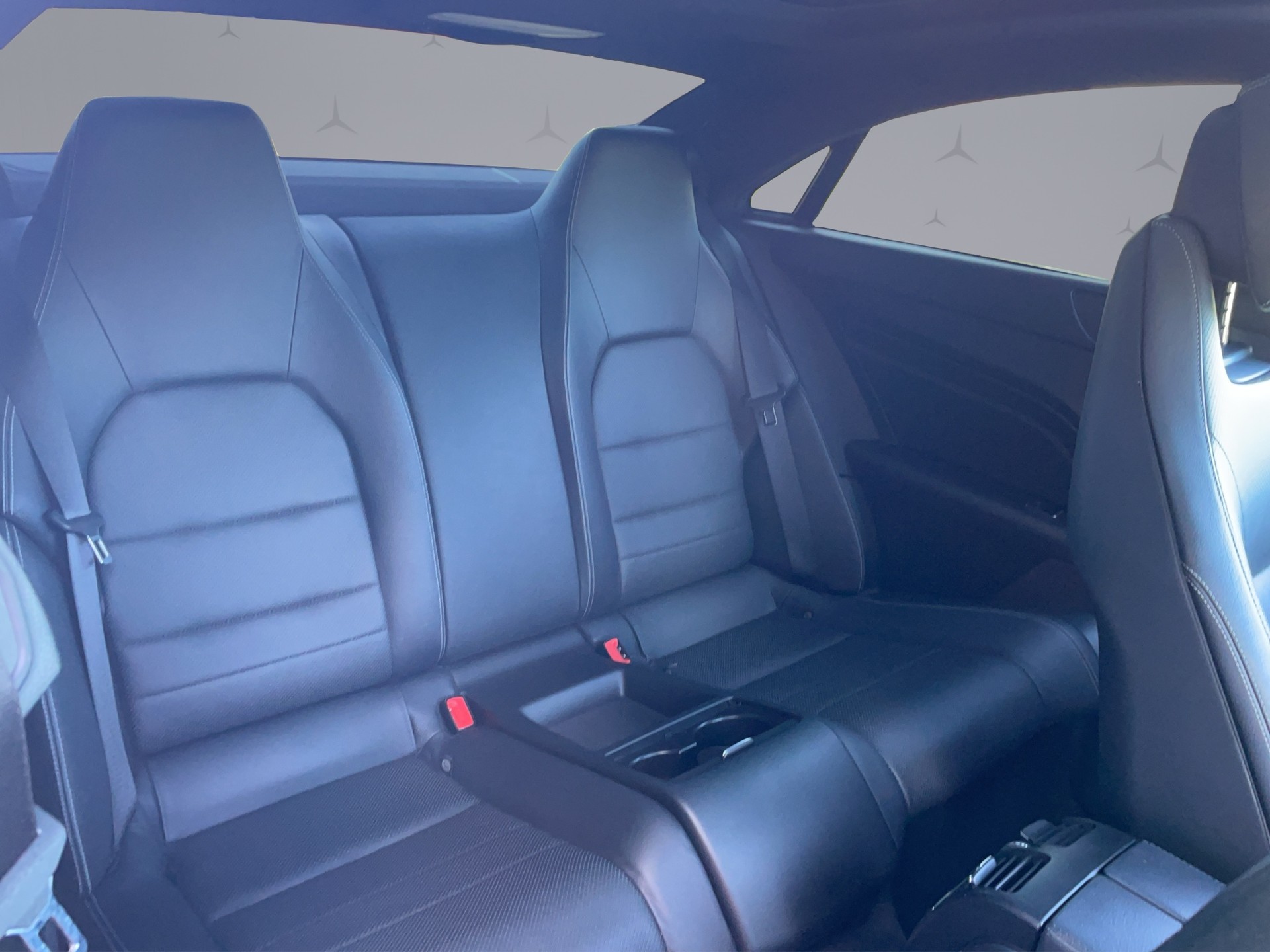 MERCEDES-BENZ E 350 4Matic Coupé AMG Line-image-17