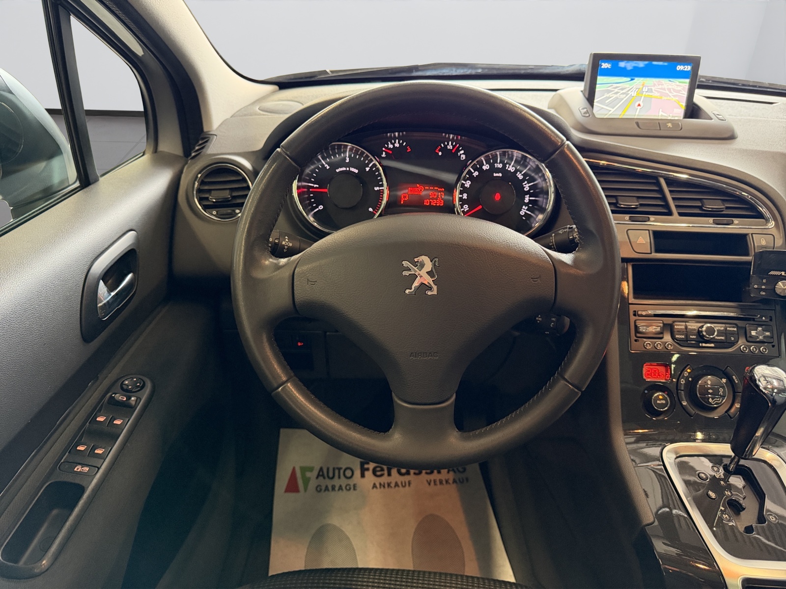 PEUGEOT 5008 2.0 HDI Business Tiptronic-image-14
