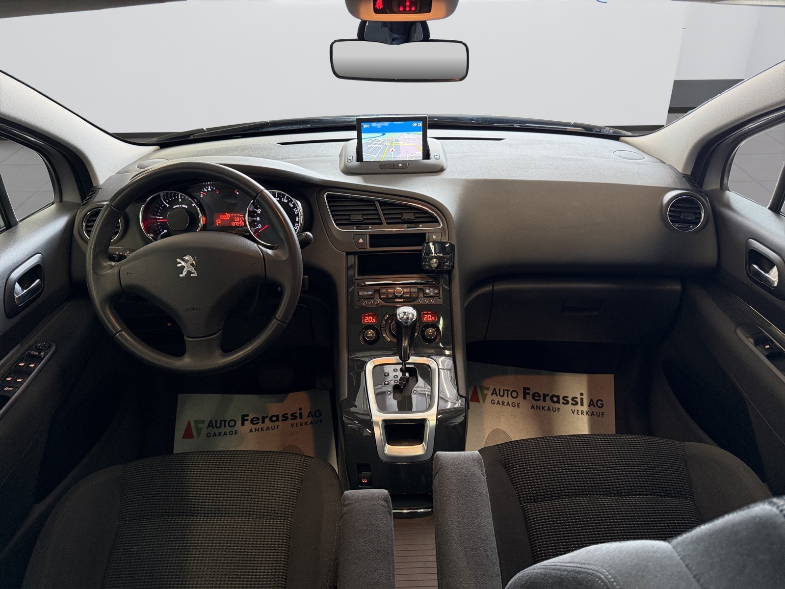 PEUGEOT 5008 2.0 HDI Business Tiptronic-image-11