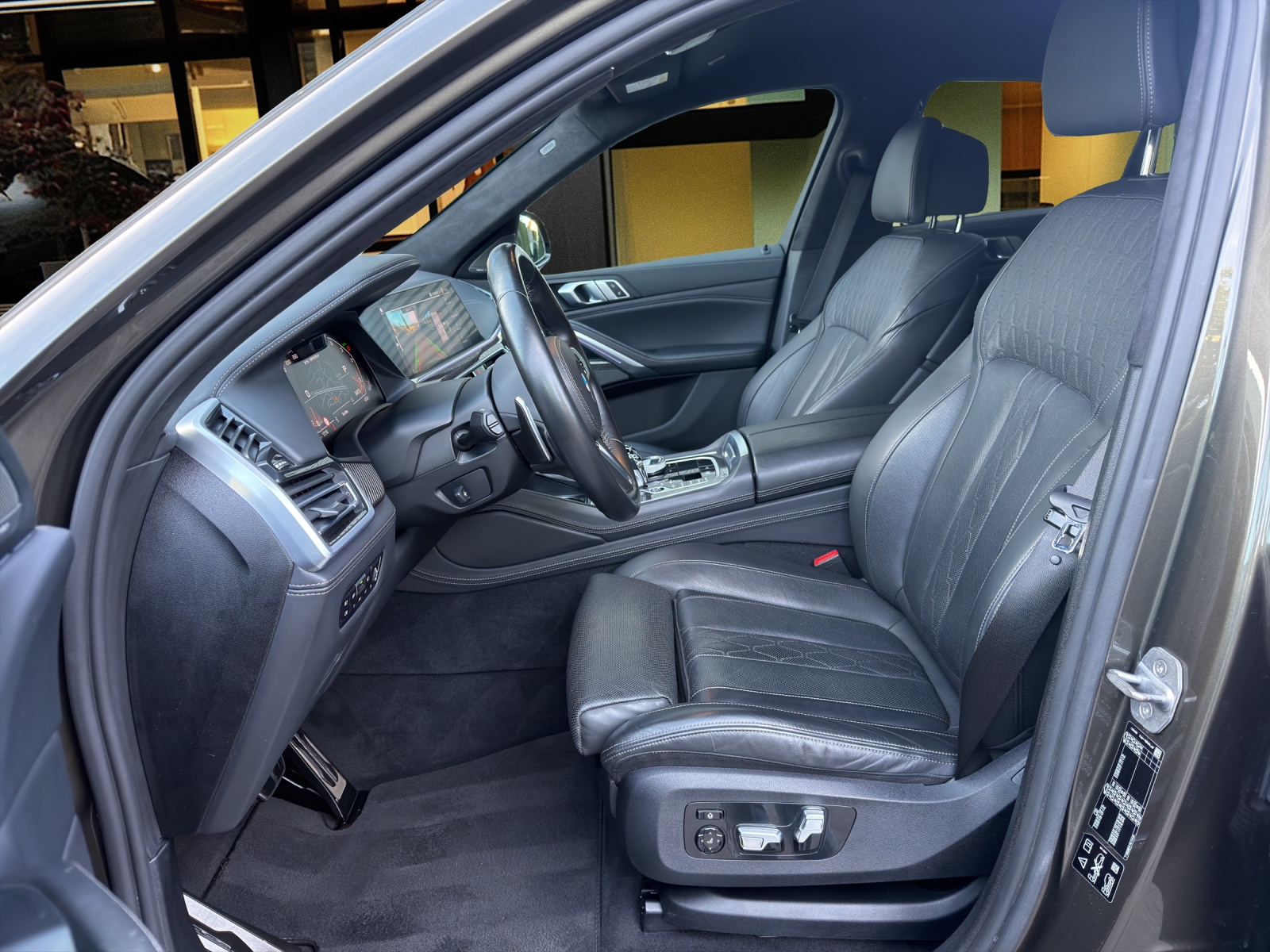 BMW X6 M50d M Sport / AHK-Leder-Laser-LED-M-Fahrwerk-Soft-close-Massage uvm.-image-9