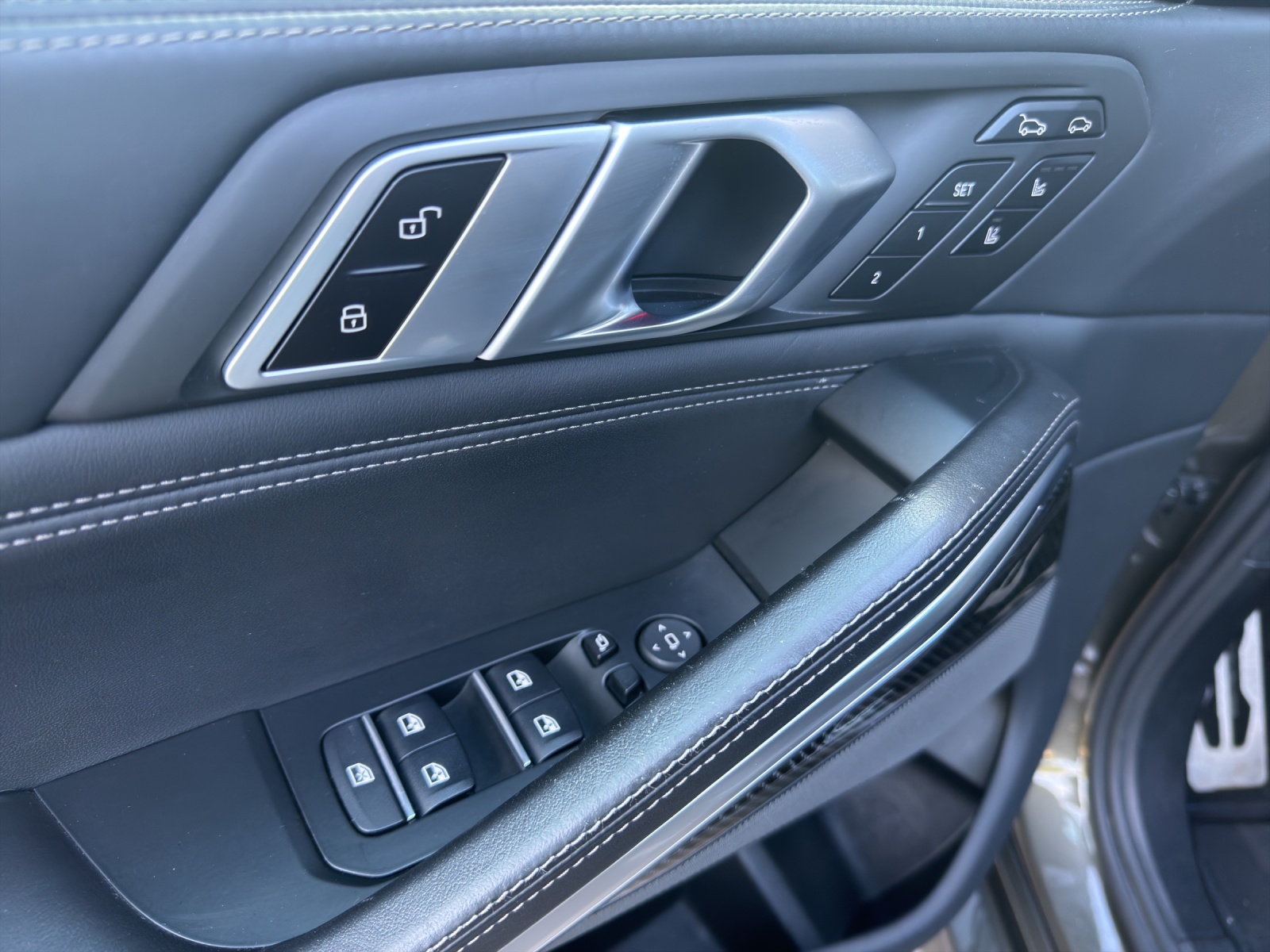 BMW X6 M50d M Sport / AHK-Leder-Laser-LED-M-Fahrwerk-Soft-close-Massage uvm.-image-21