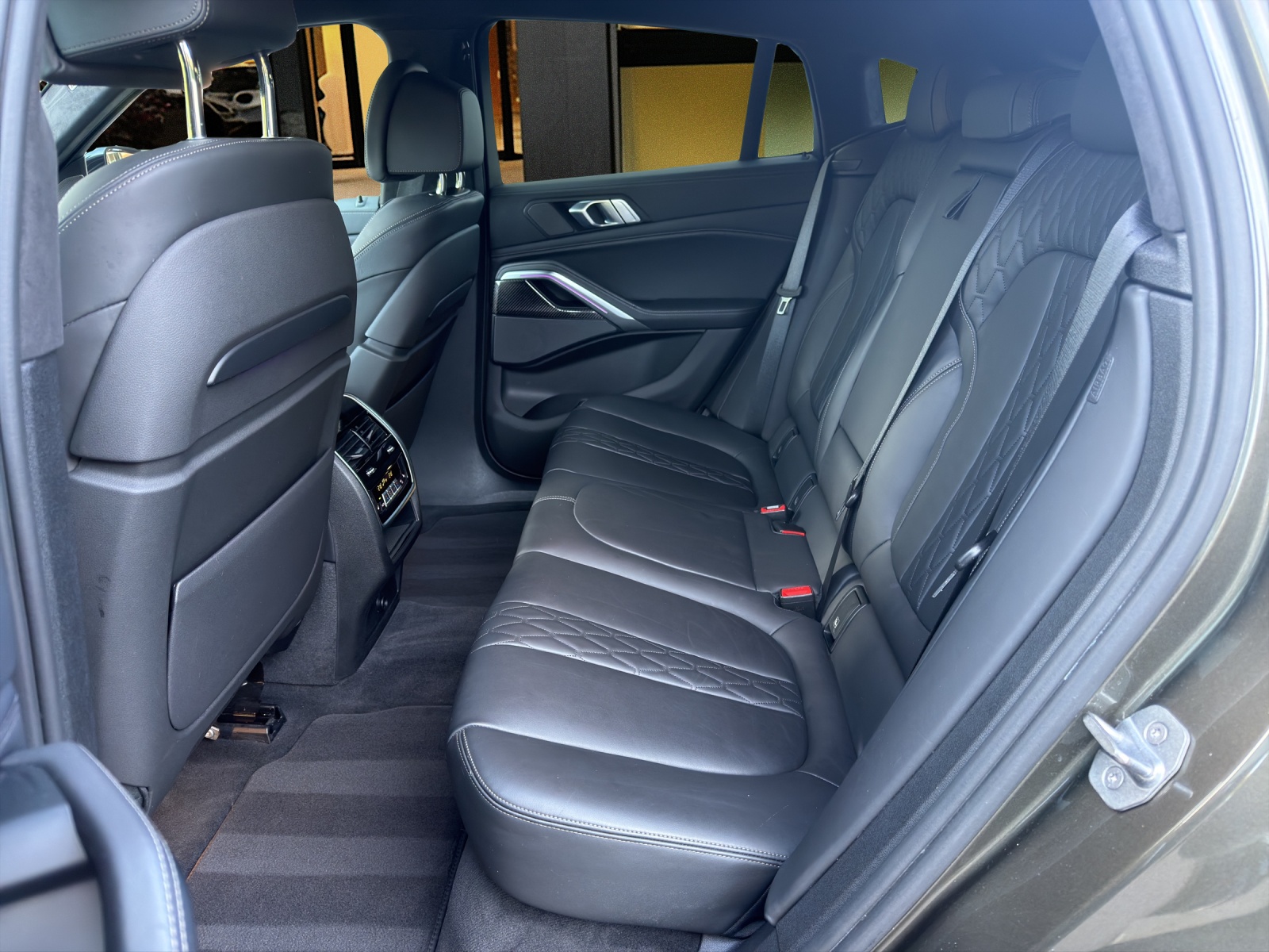BMW X6 M50d M Sport / AHK-Leder-Laser-LED-M-Fahrwerk-Soft-close-Massage uvm.-image-10