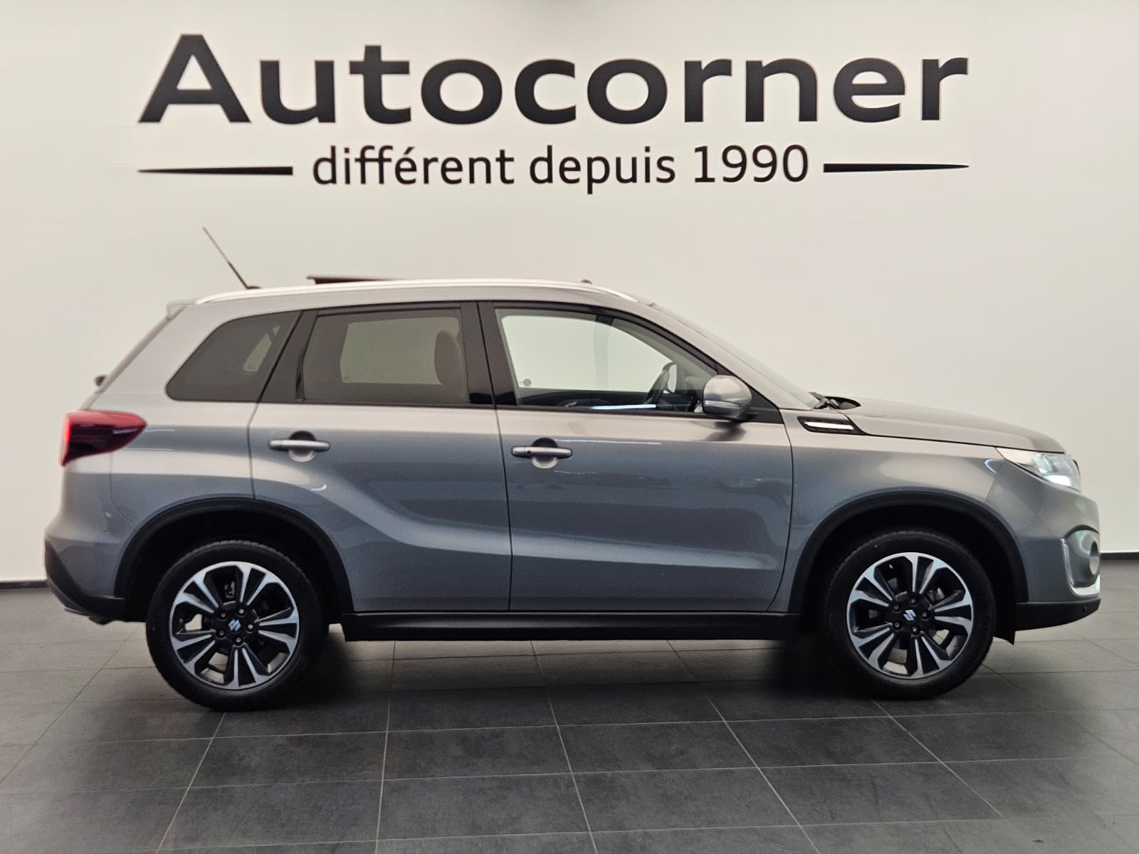 SUZUKI Vitara 1.5 Hybrid Compact + 4x4 AGS-image-5