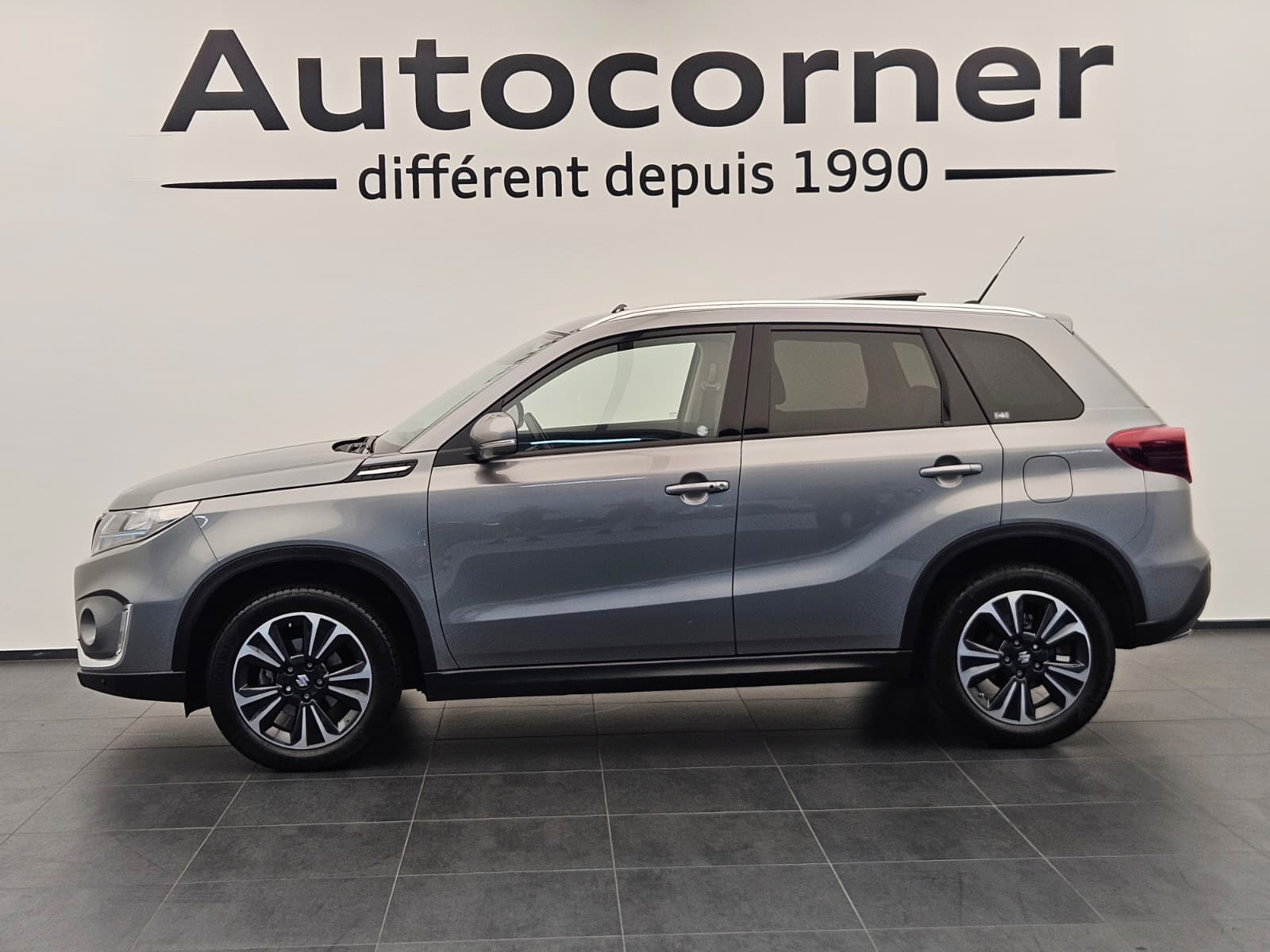 SUZUKI Vitara 1.5 Hybrid Compact + 4x4 AGS-image-1