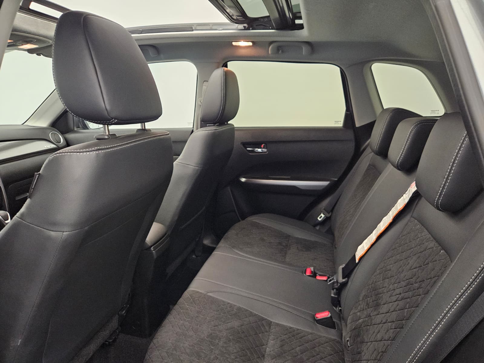 SUZUKI Vitara 1.5 Hybrid Compact + 4x4 AGS-image-12