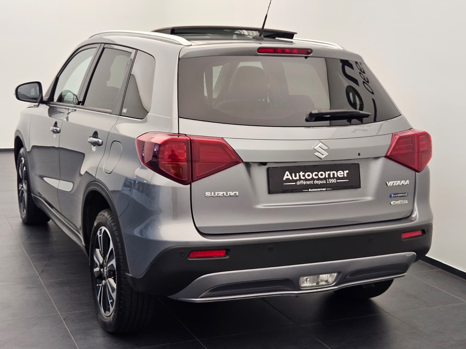 SUZUKI Vitara 1.5 Hybrid Compact + 4x4 AGS-image-8