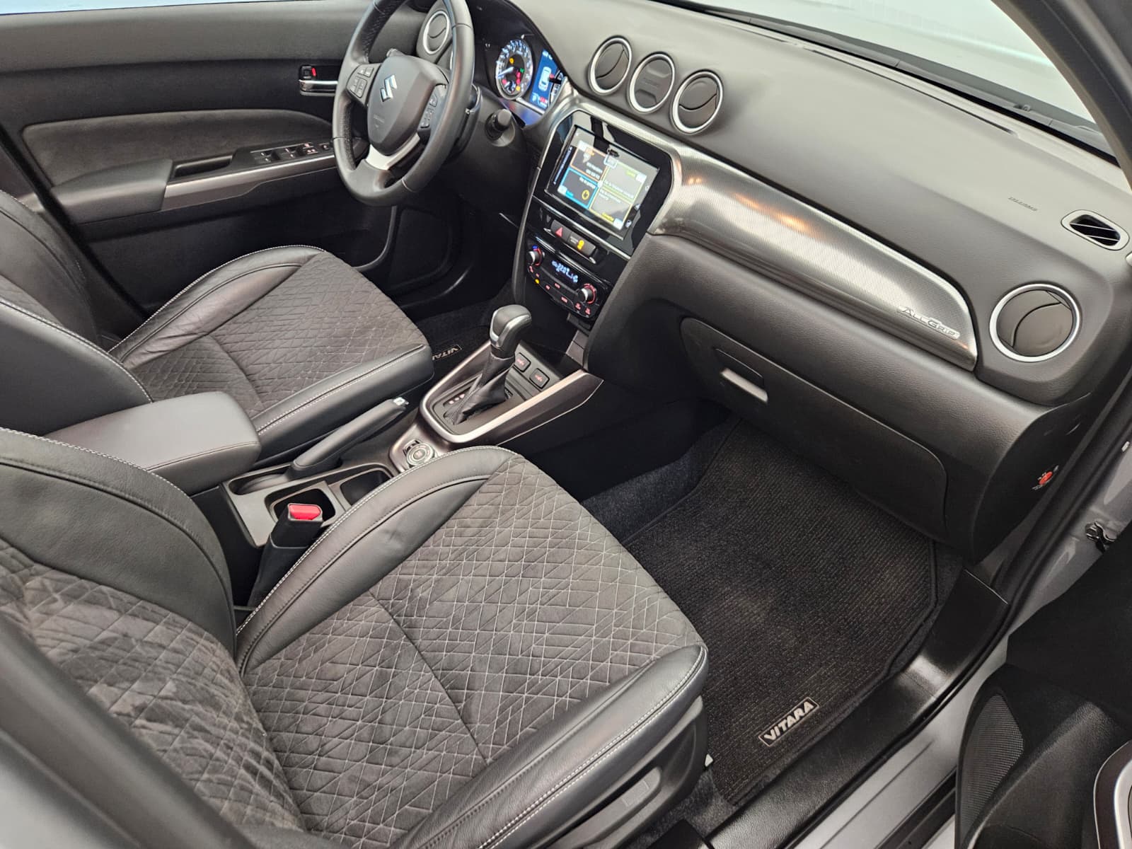 SUZUKI Vitara 1.5 Hybrid Compact + 4x4 AGS-image-11