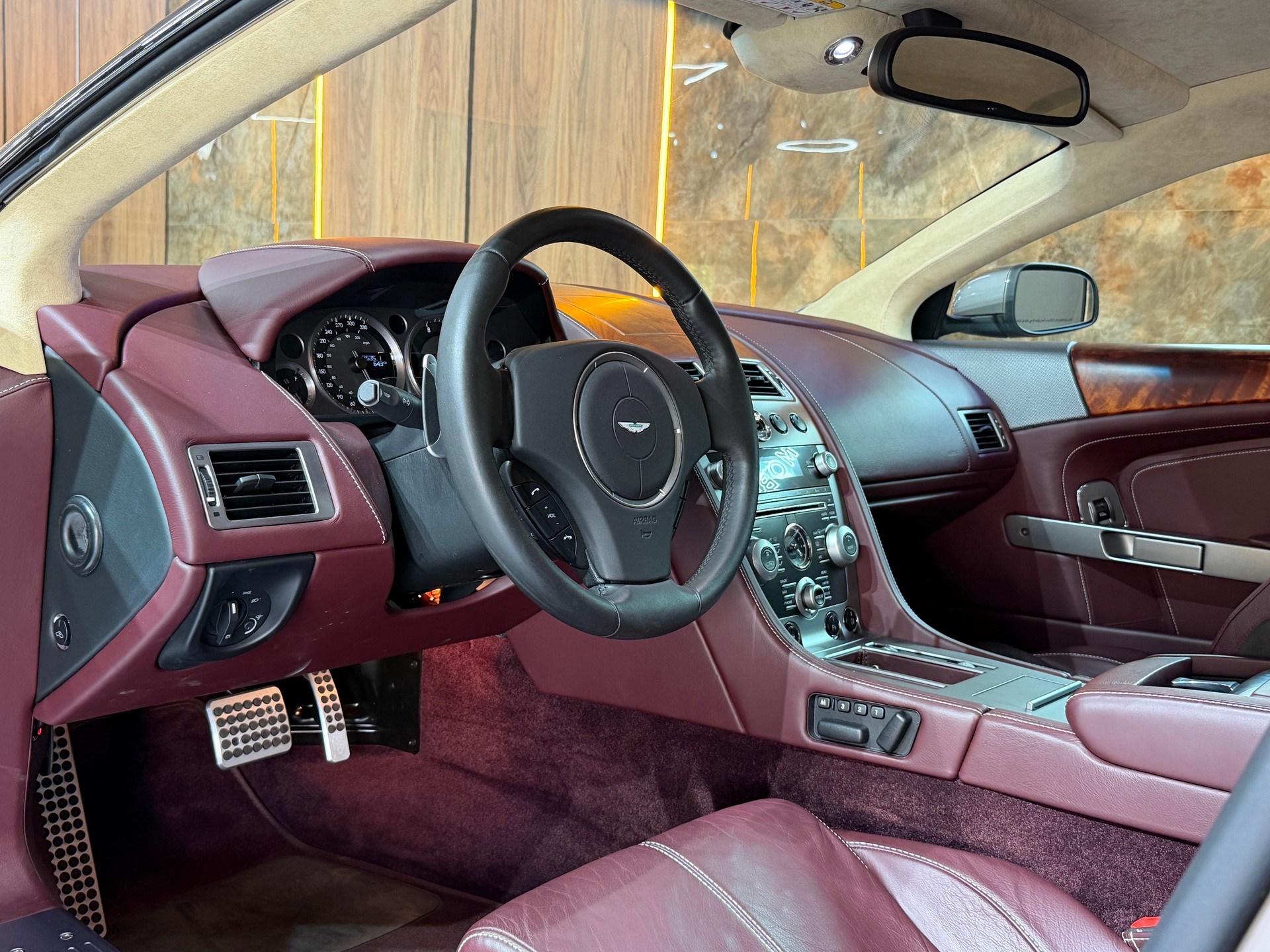 ASTON MARTIN DB9 Touchtronic 2-image-9