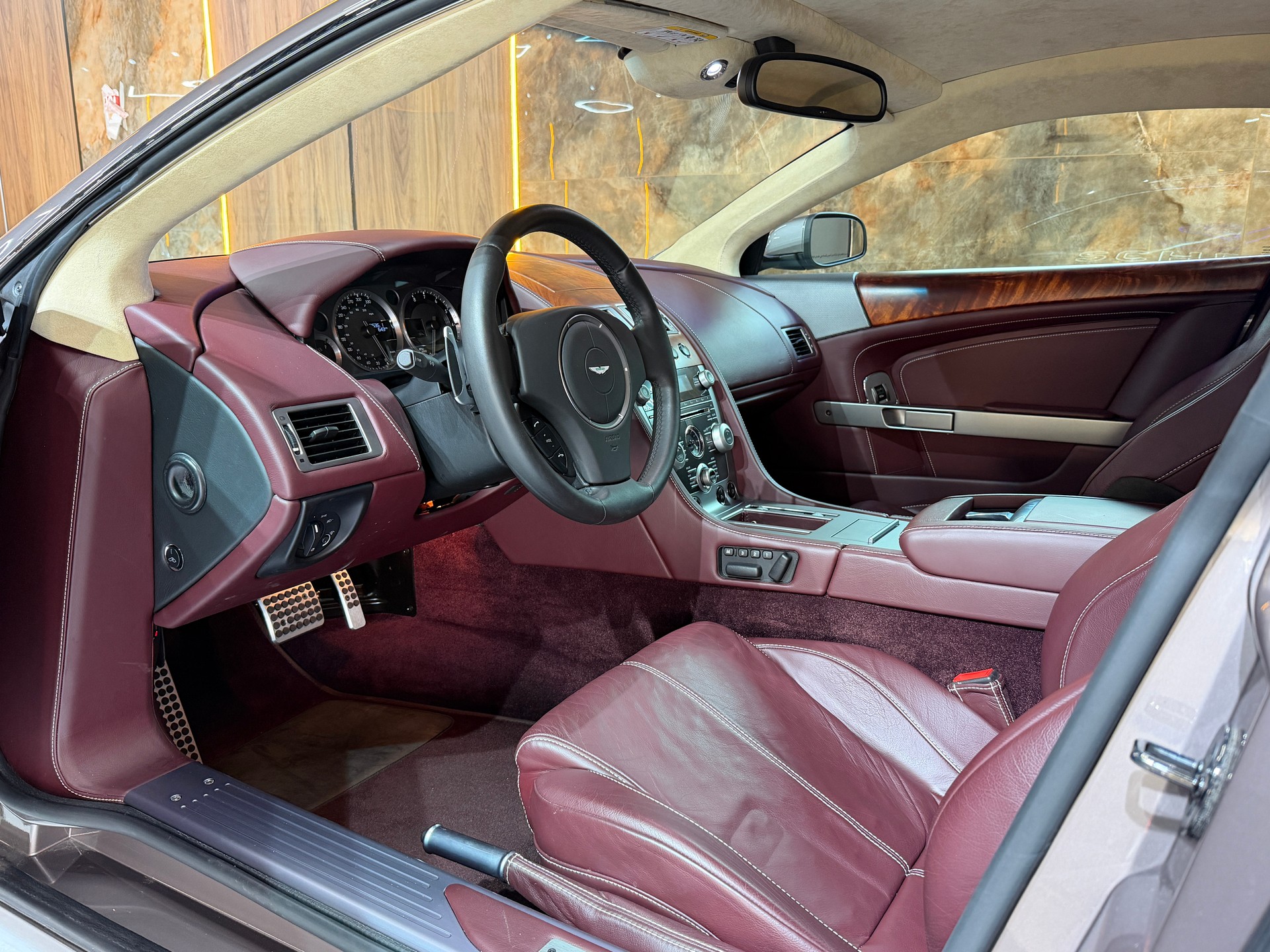 ASTON MARTIN DB9 Touchtronic 2-image-8