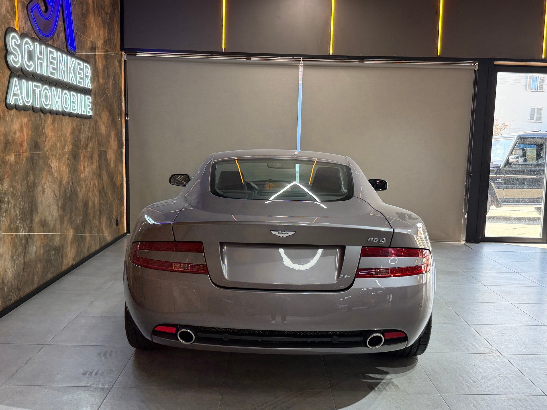 ASTON MARTIN DB9 Touchtronic 2-showroom-element-3