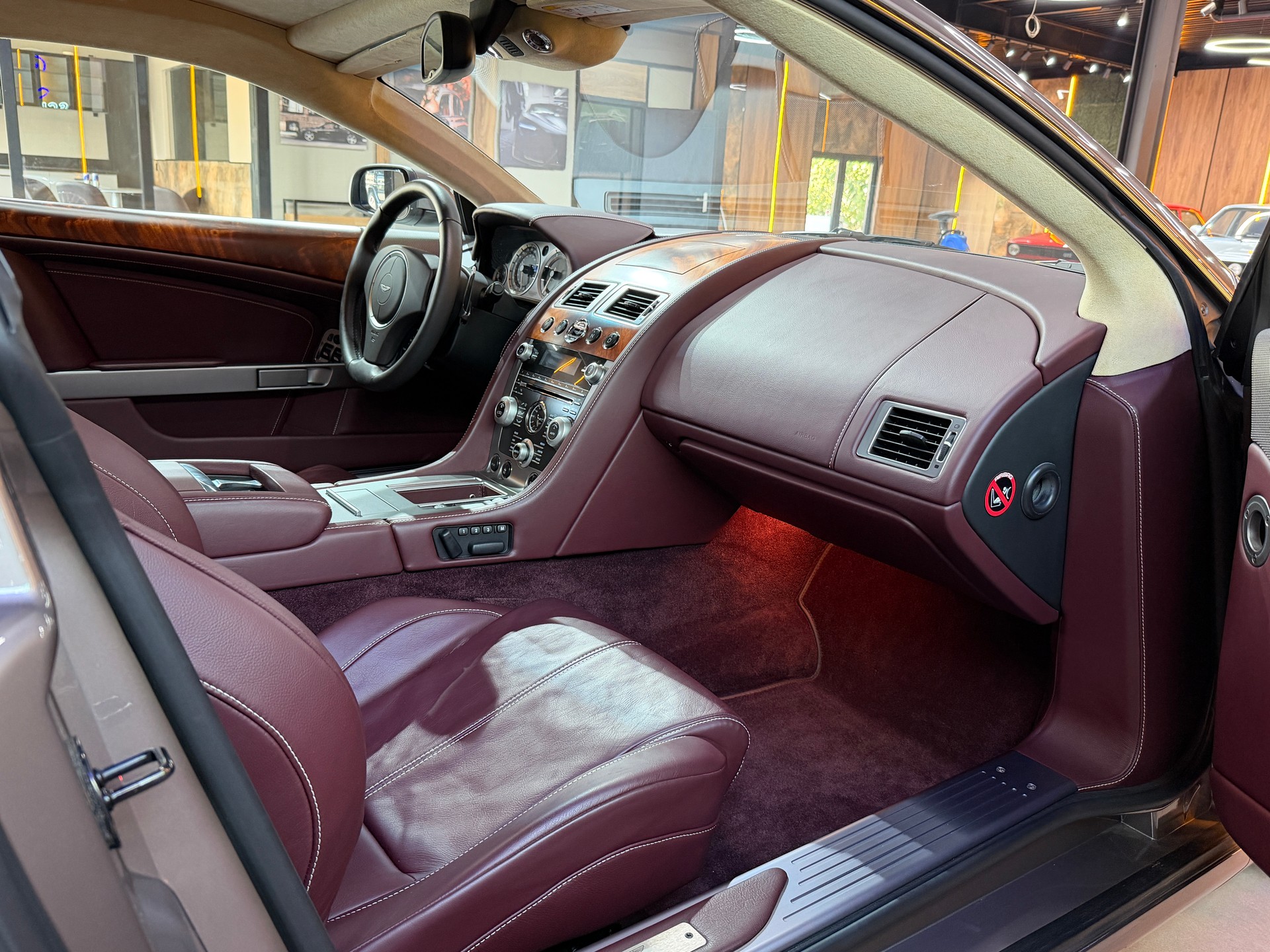 ASTON MARTIN DB9 Touchtronic 2-image-12