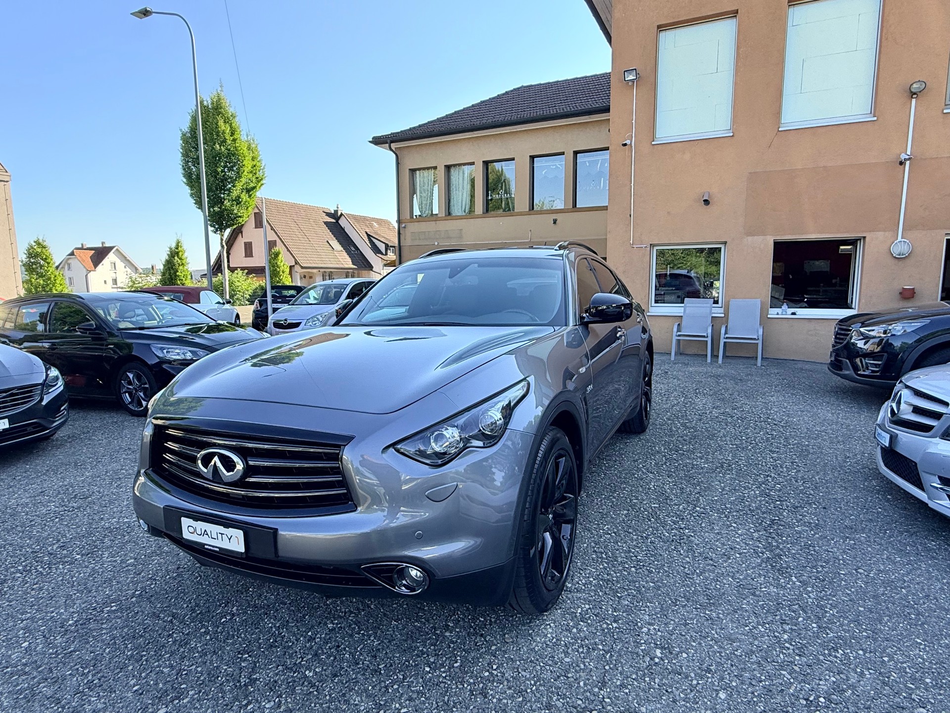 INFINITI QX70 3.0d S Design AWD Automatic-showroom-element-3