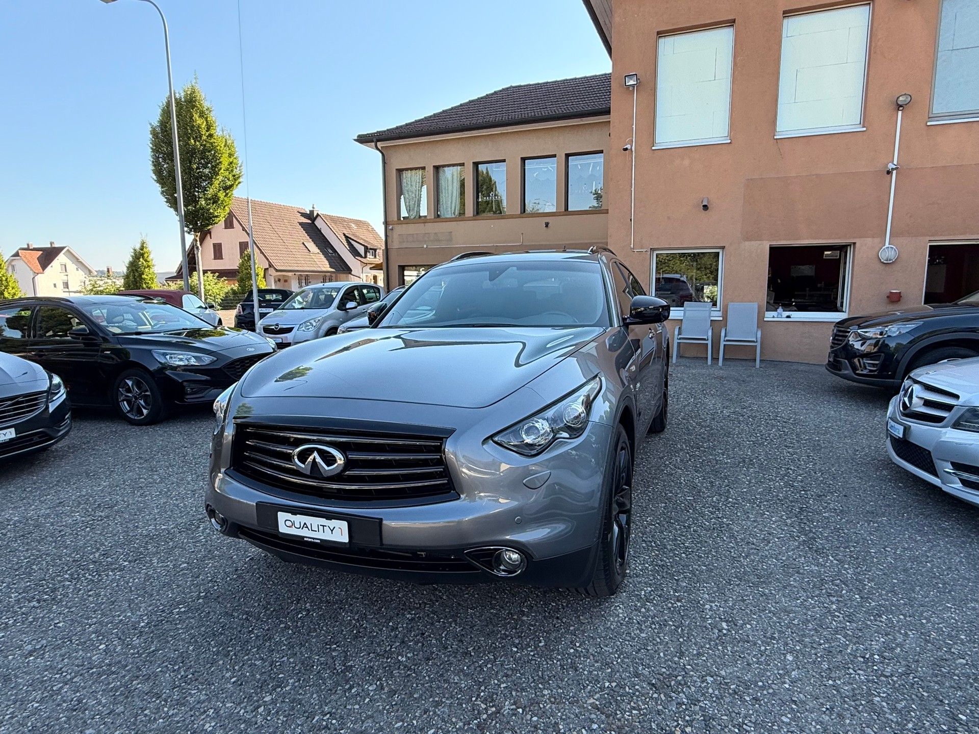 INFINITI QX70 3.0d S Design AWD Automatic-showroom-element-1