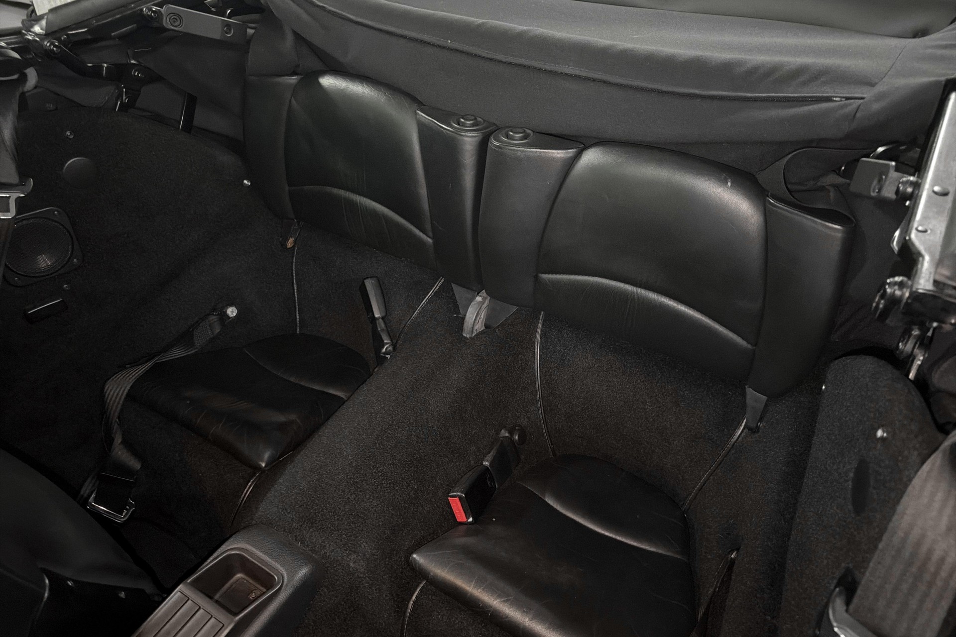 PORSCHE 911 Carrera 4 Cabrio-image-15