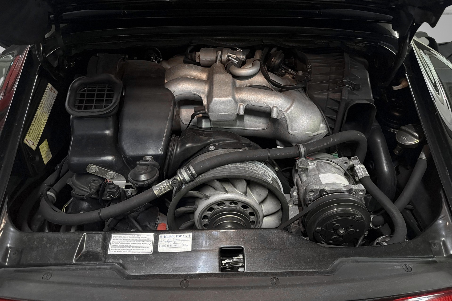 PORSCHE 911 Carrera 4 Cabrio-image-21