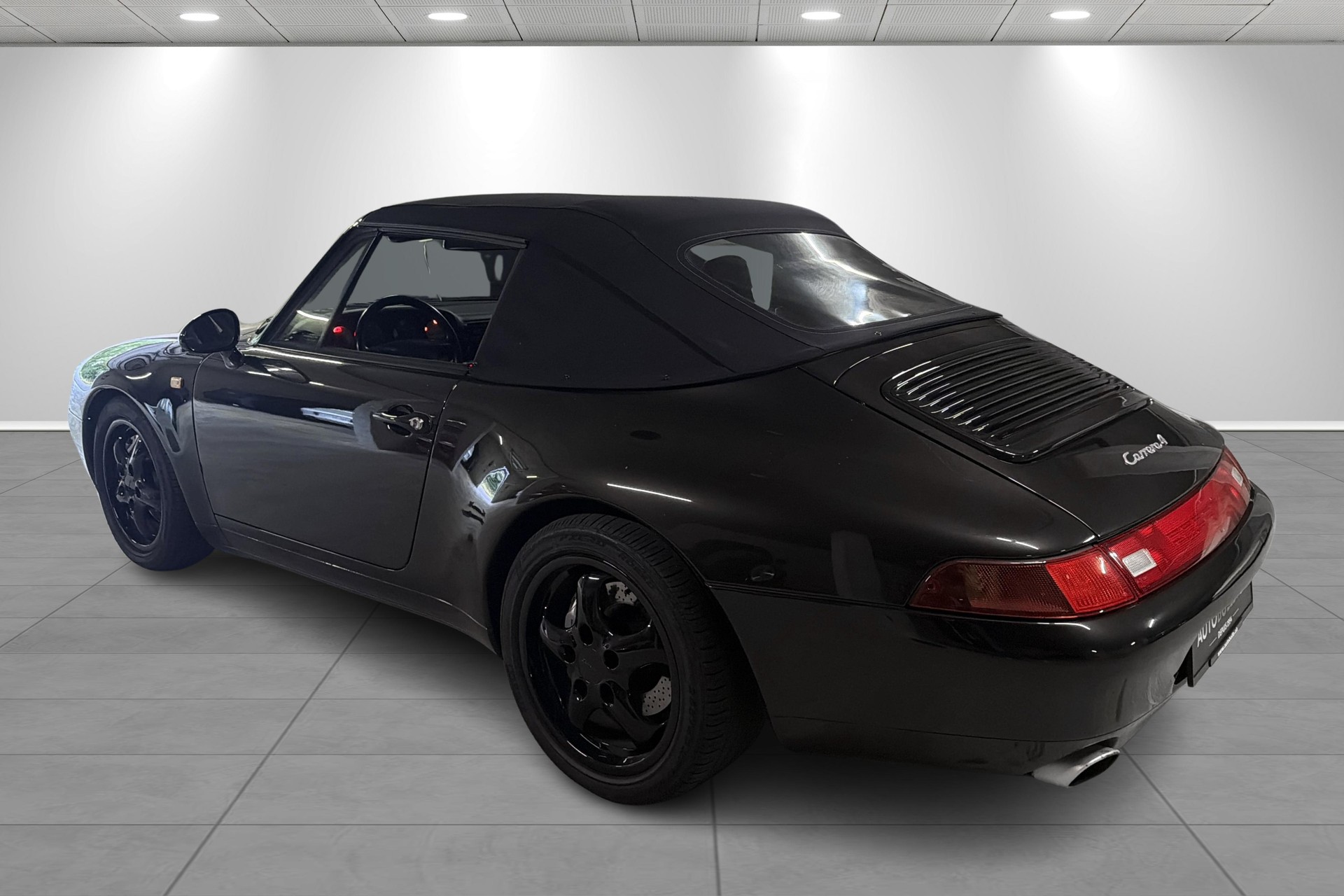 PORSCHE 911 Carrera 4 Cabrio-image-24