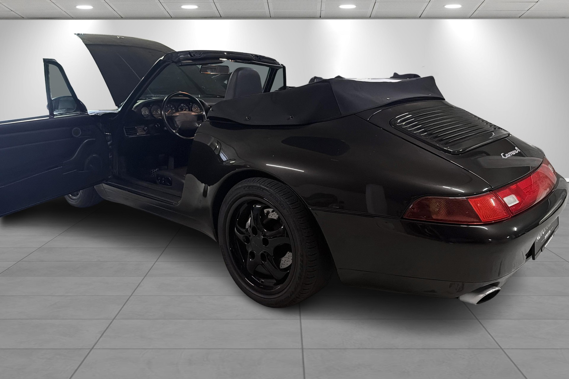 PORSCHE 911 Carrera 4 Cabrio-image-19
