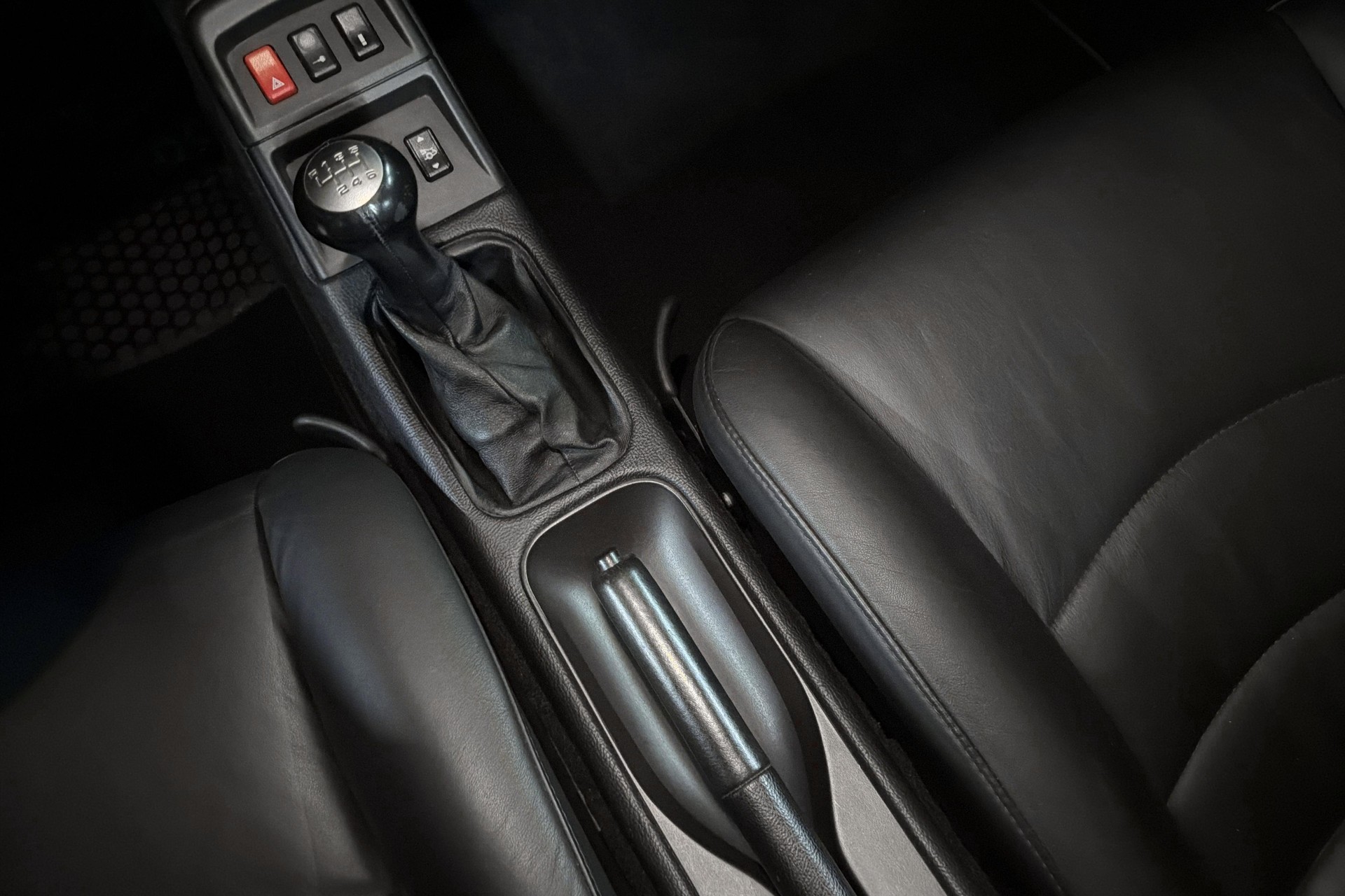PORSCHE 911 Carrera 4 Cabrio-image-14