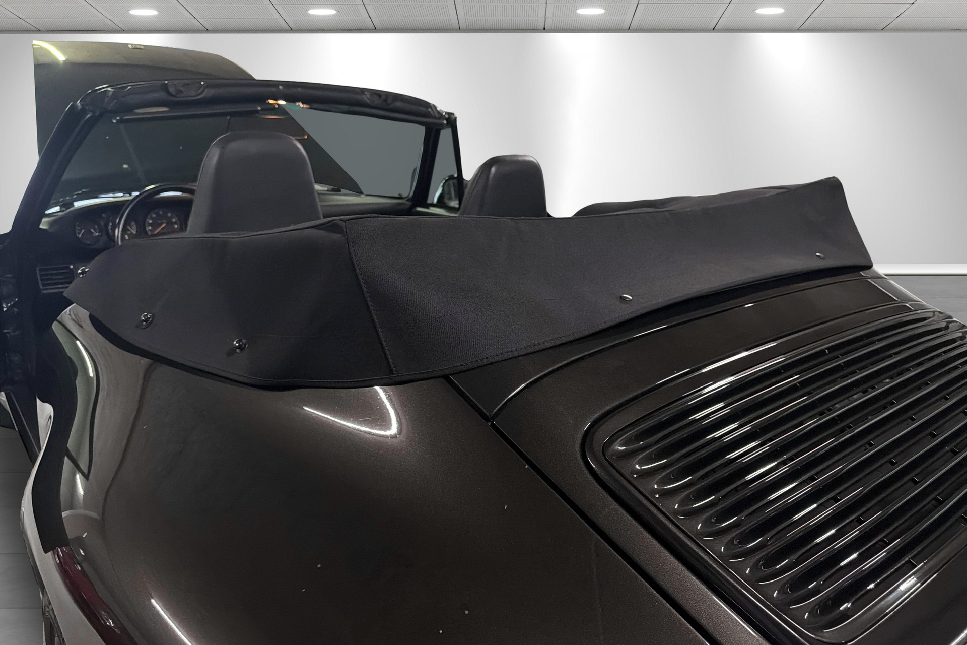 PORSCHE 911 Carrera 4 Cabrio-image-20