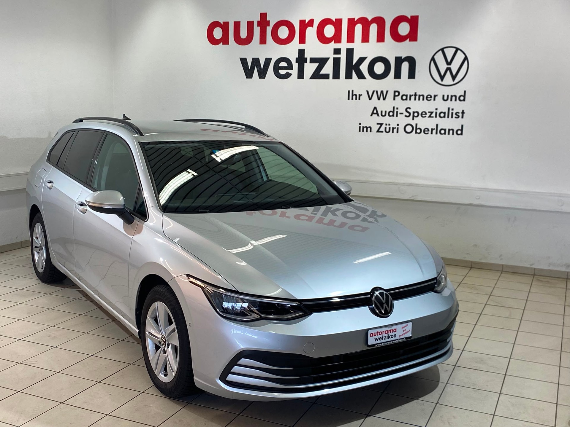 VW Golf Variant 1.0 eTSI mHEV Life DSG-showroom-element-1