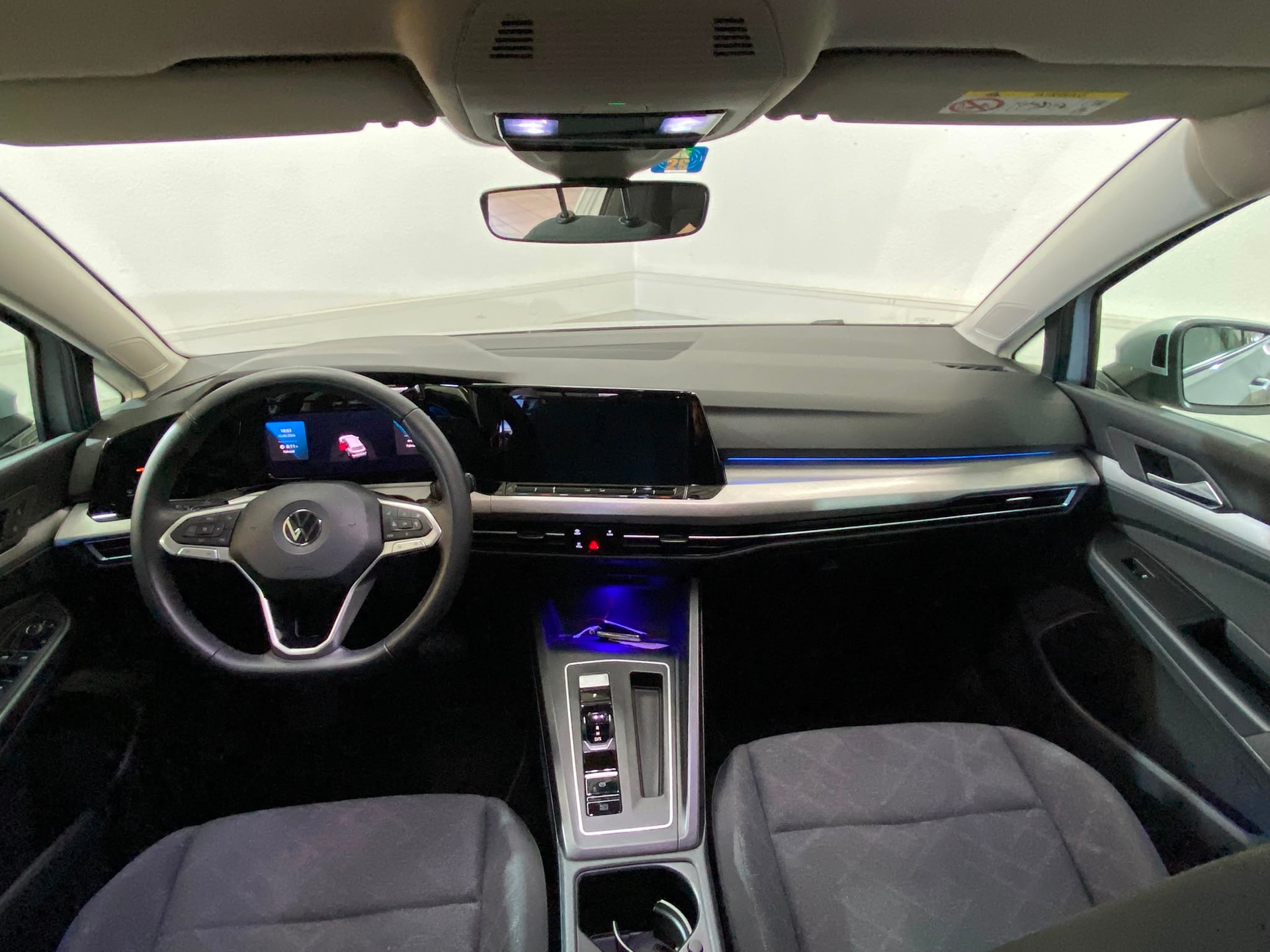 VW Golf Variant 1.0 eTSI mHEV Life DSG-image-8
