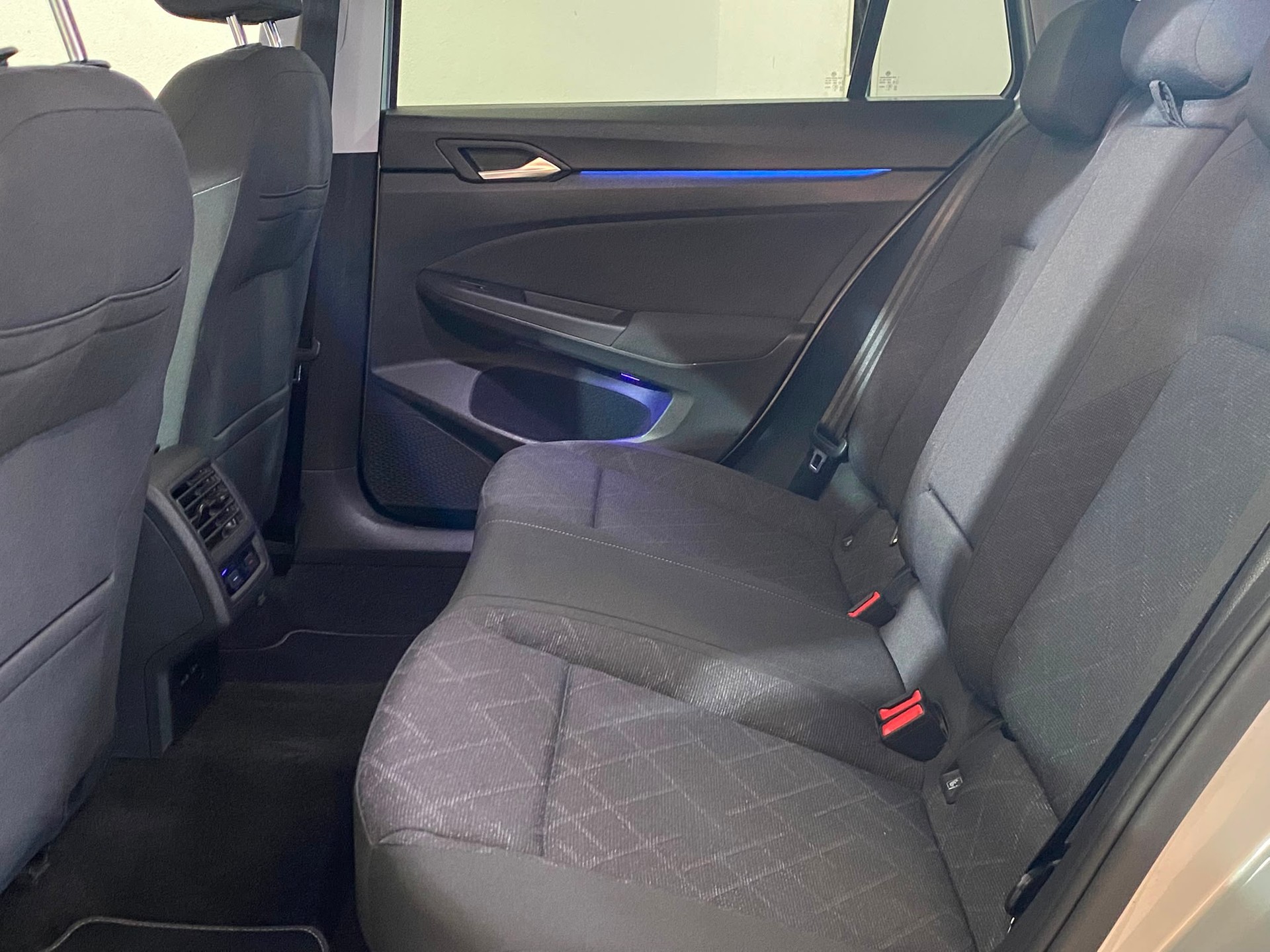 VW Golf Variant 1.0 eTSI mHEV Life DSG-image-10