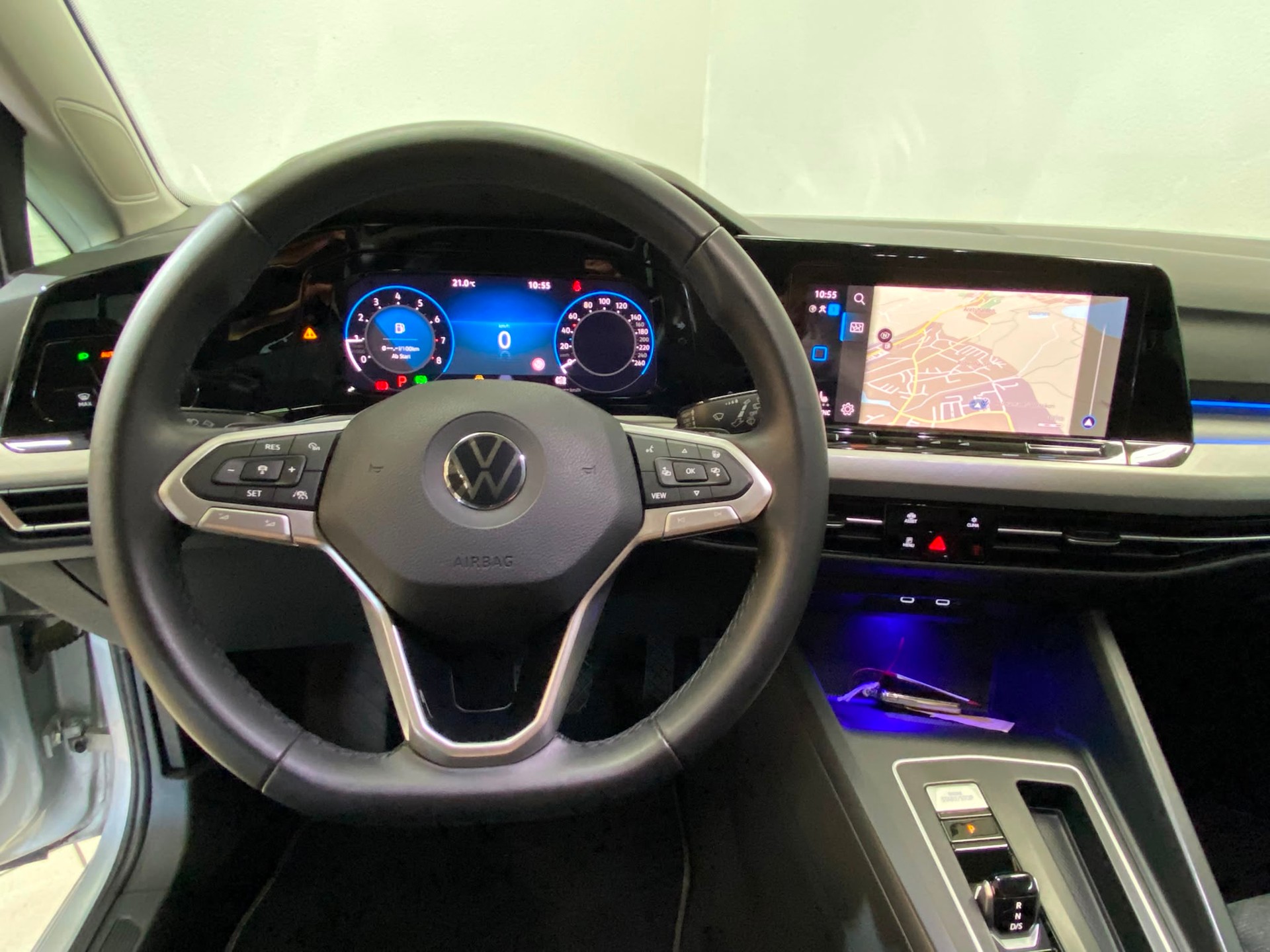 VW Golf Variant 1.0 eTSI mHEV Life DSG-image-7