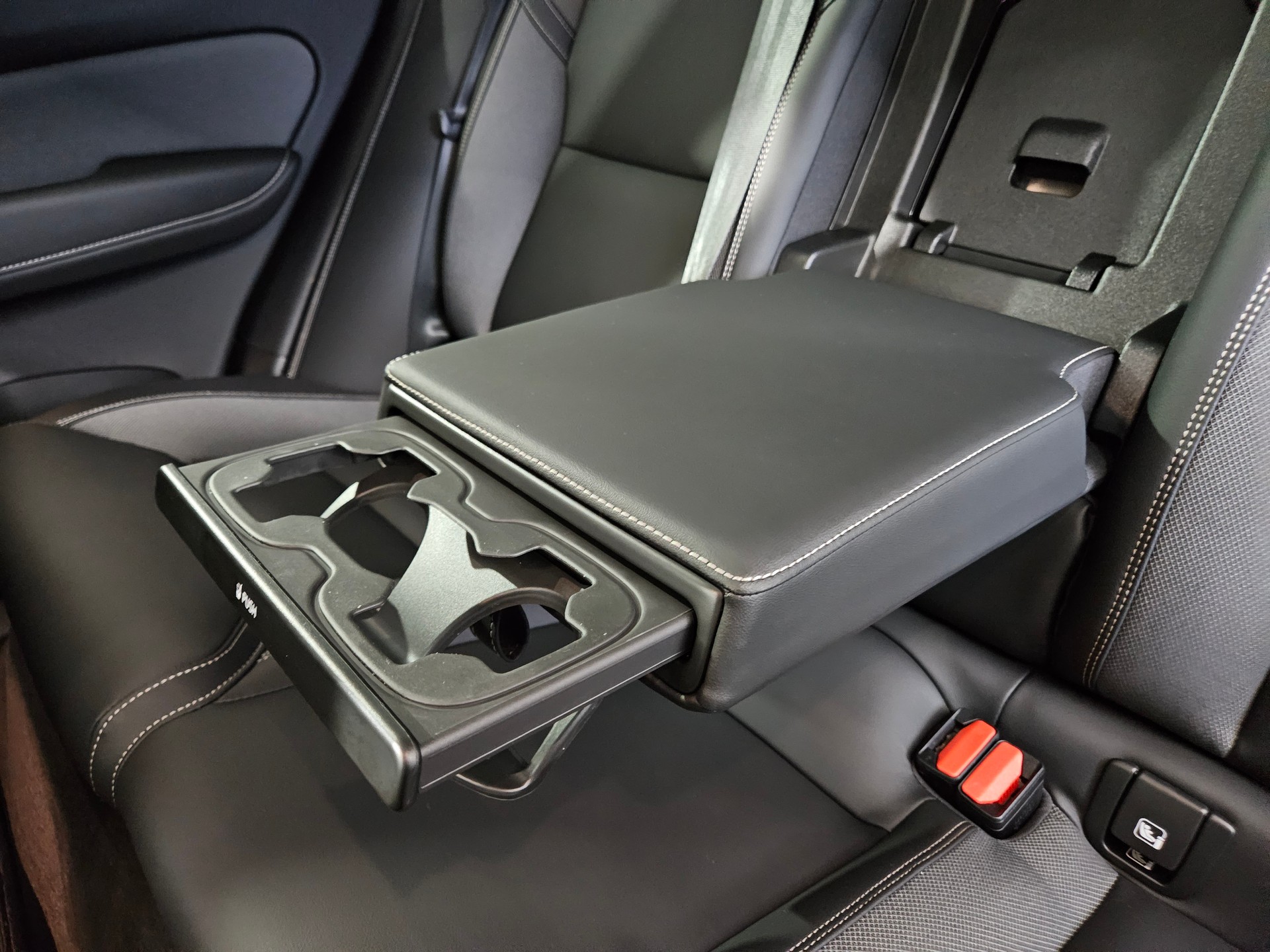VOLVO XC60 2.0 T8 TE Black Edition eAWD-image-14
