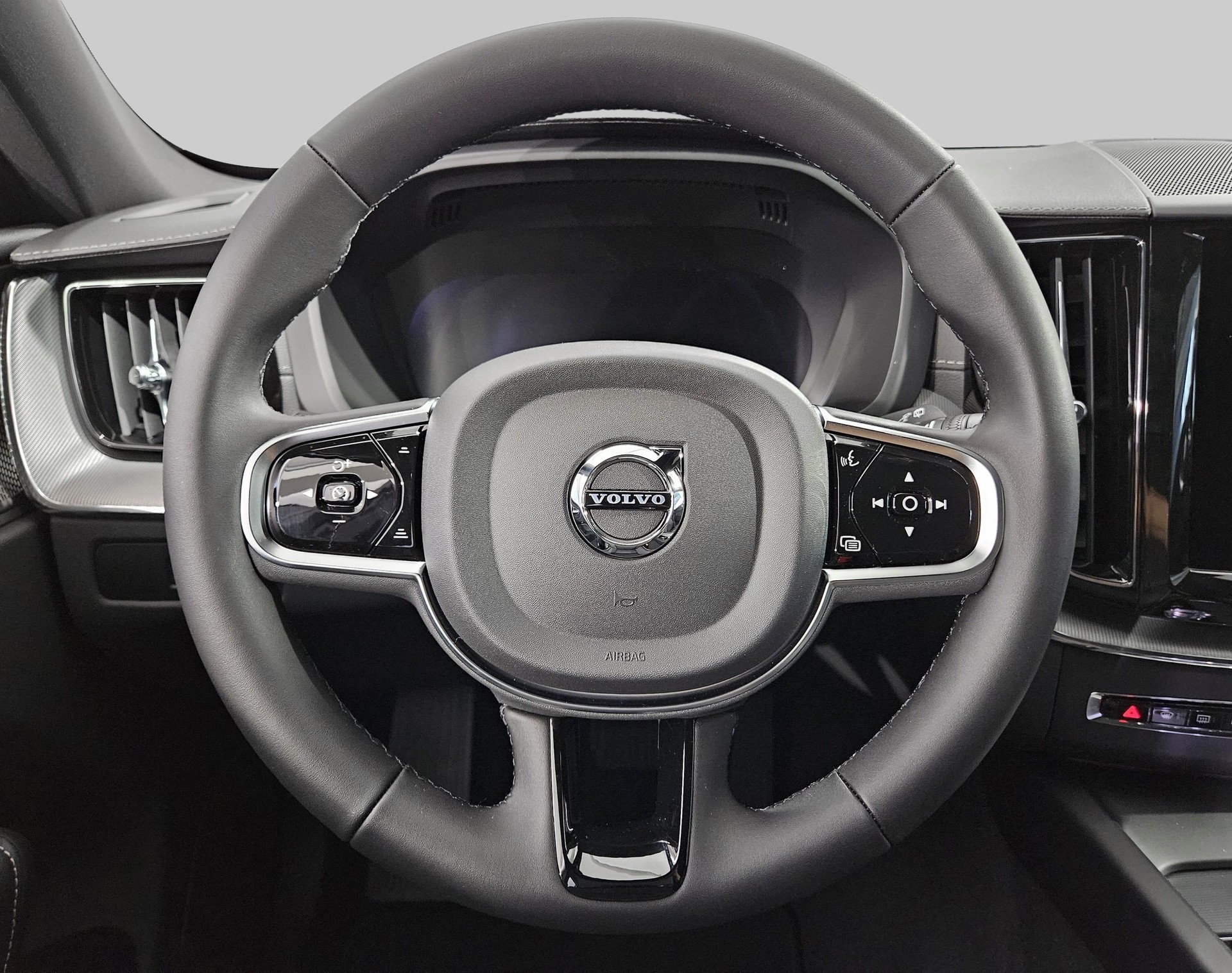 VOLVO XC60 2.0 T8 TE Black Edition e-image-9