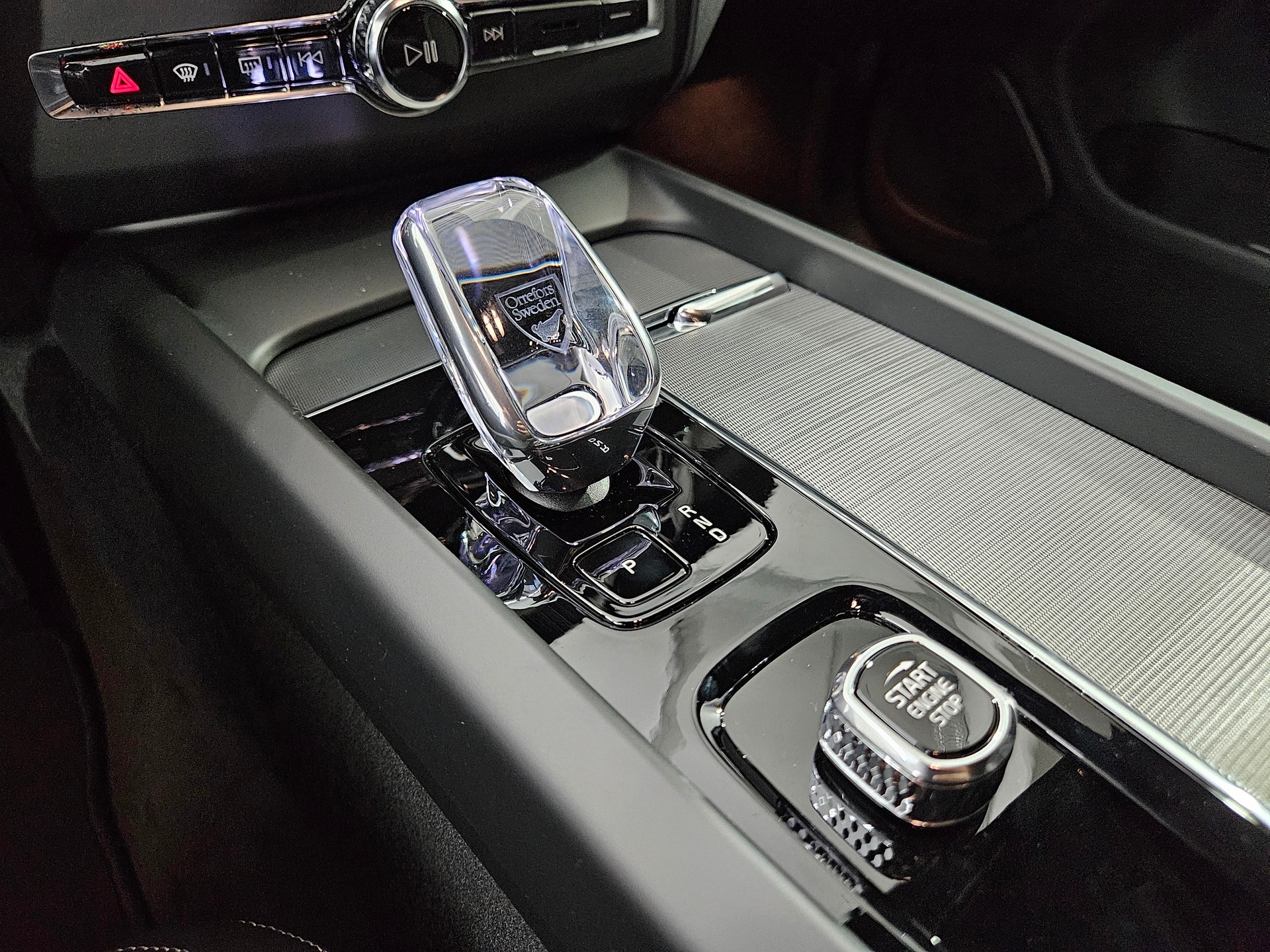 VOLVO XC60 2.0 T8 TE Black Edition eAWD-image-9