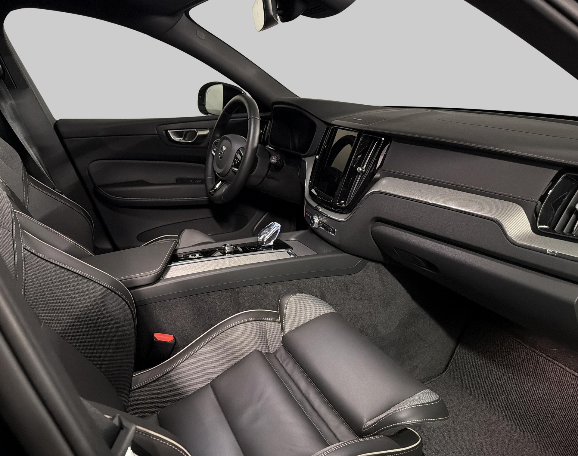 VOLVO XC60 2.0 T8 TE Black Edition e-image-4