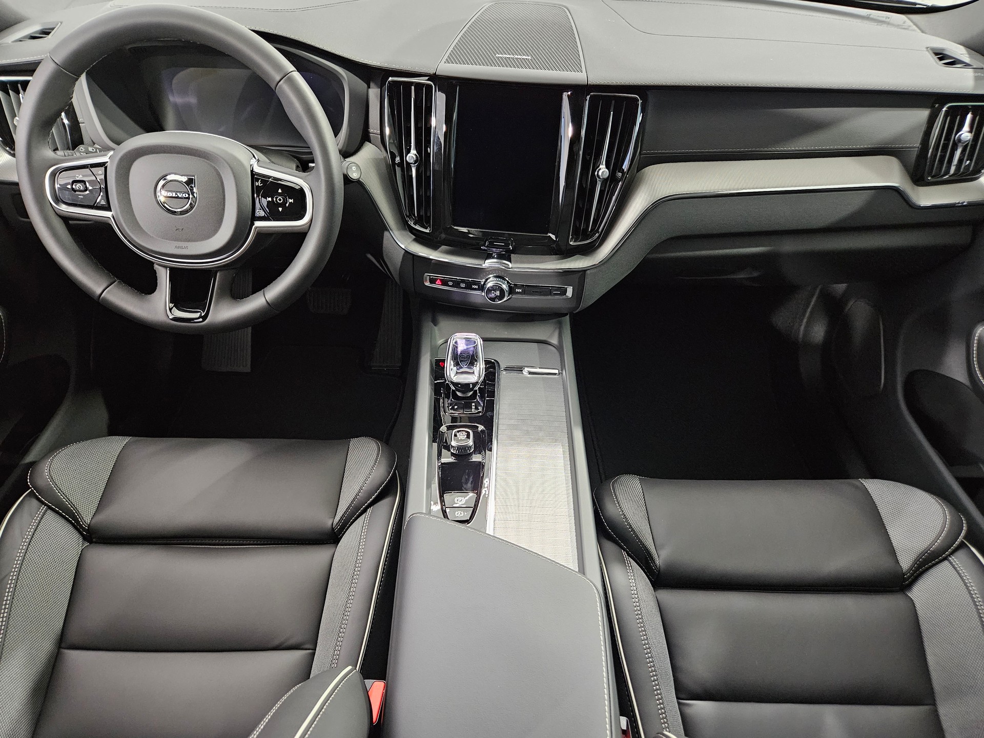 VOLVO XC60 2.0 T8 TE Black Edition eAWD-image-5