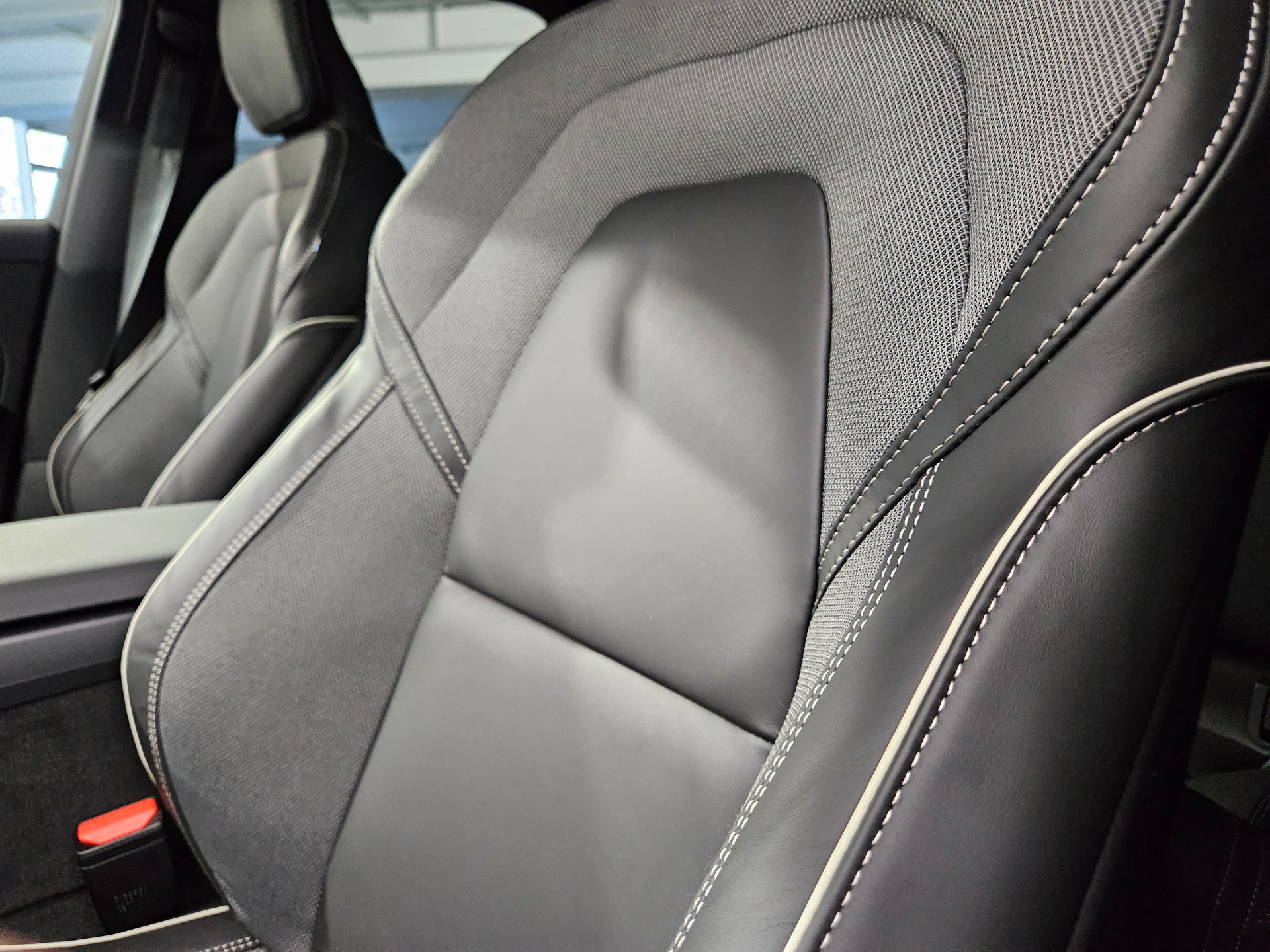 VOLVO XC60 2.0 T8 TE Black Edition eAWD-image-10