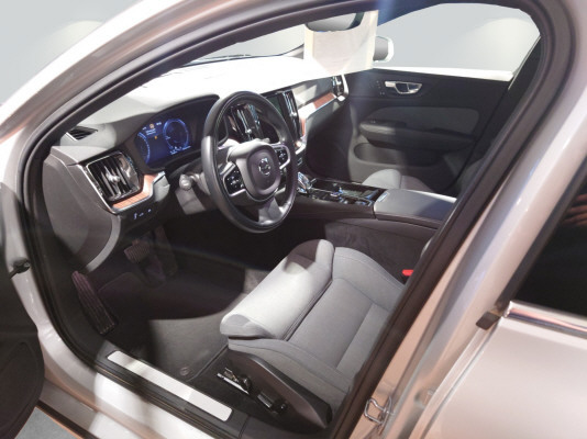 VOLVO V60 T8 eAWD Inscription-image-10