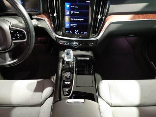 VOLVO V60 T8 eAWD Inscription-image-5