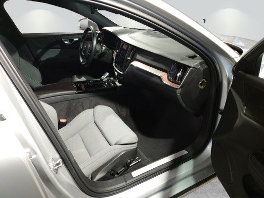 VOLVO V60 T8 eAWD Inscription-image-6