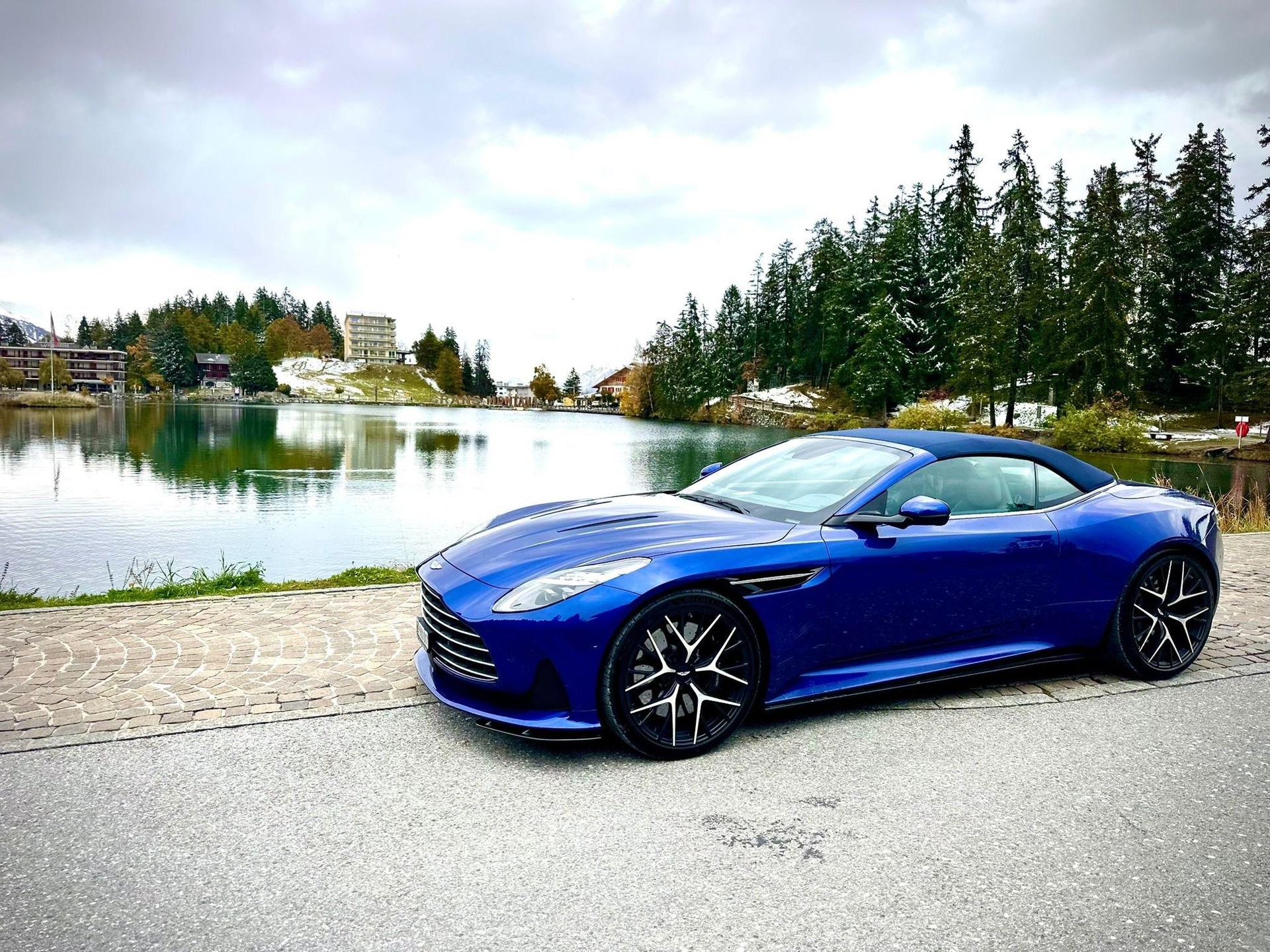 ASTON MARTIN DB12 Volante 4.0 V8 Bi-Turbo-image-17