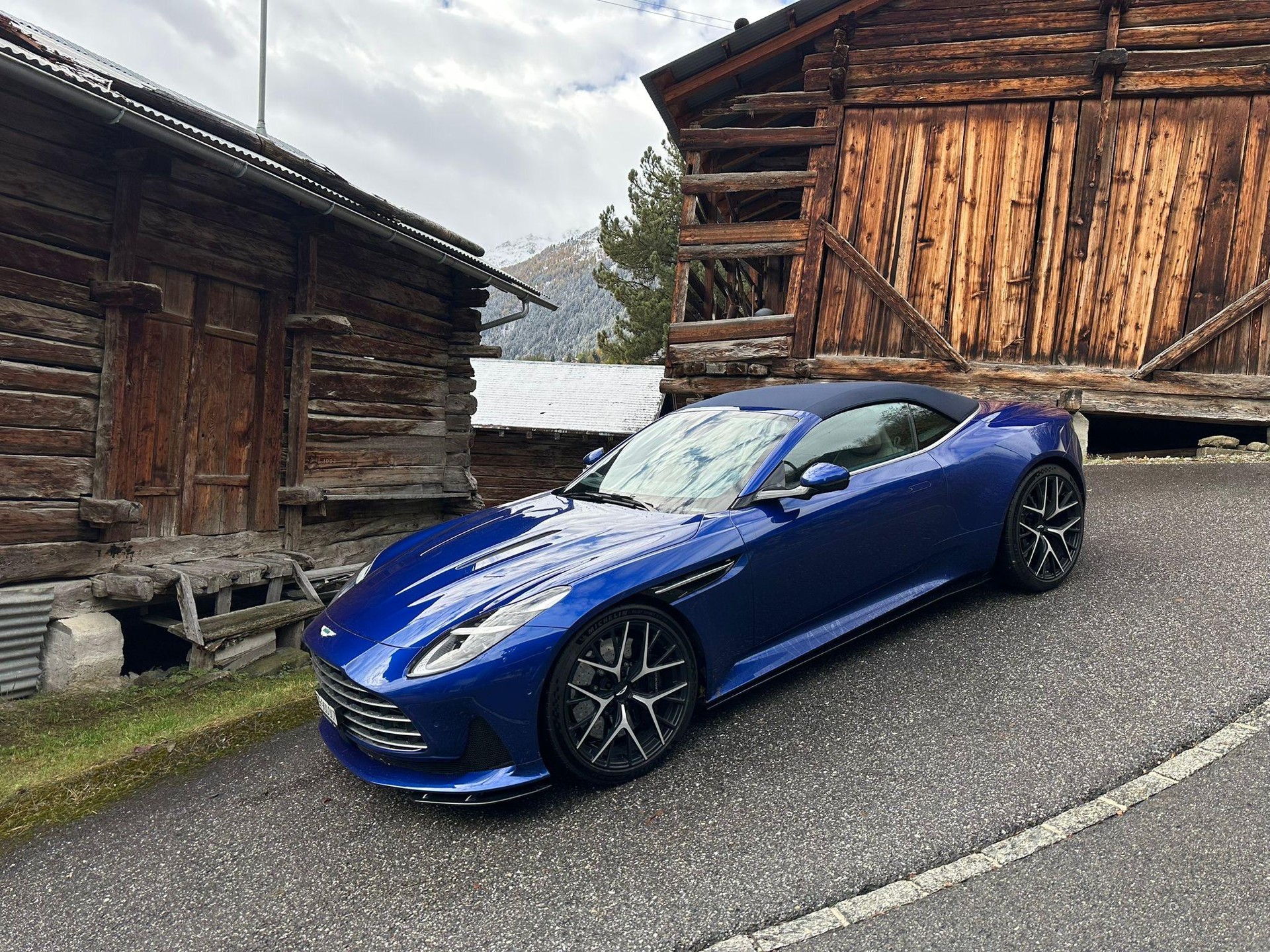 ASTON MARTIN DB12 Volante 4.0 V8 Bi-Turbo-image-18
