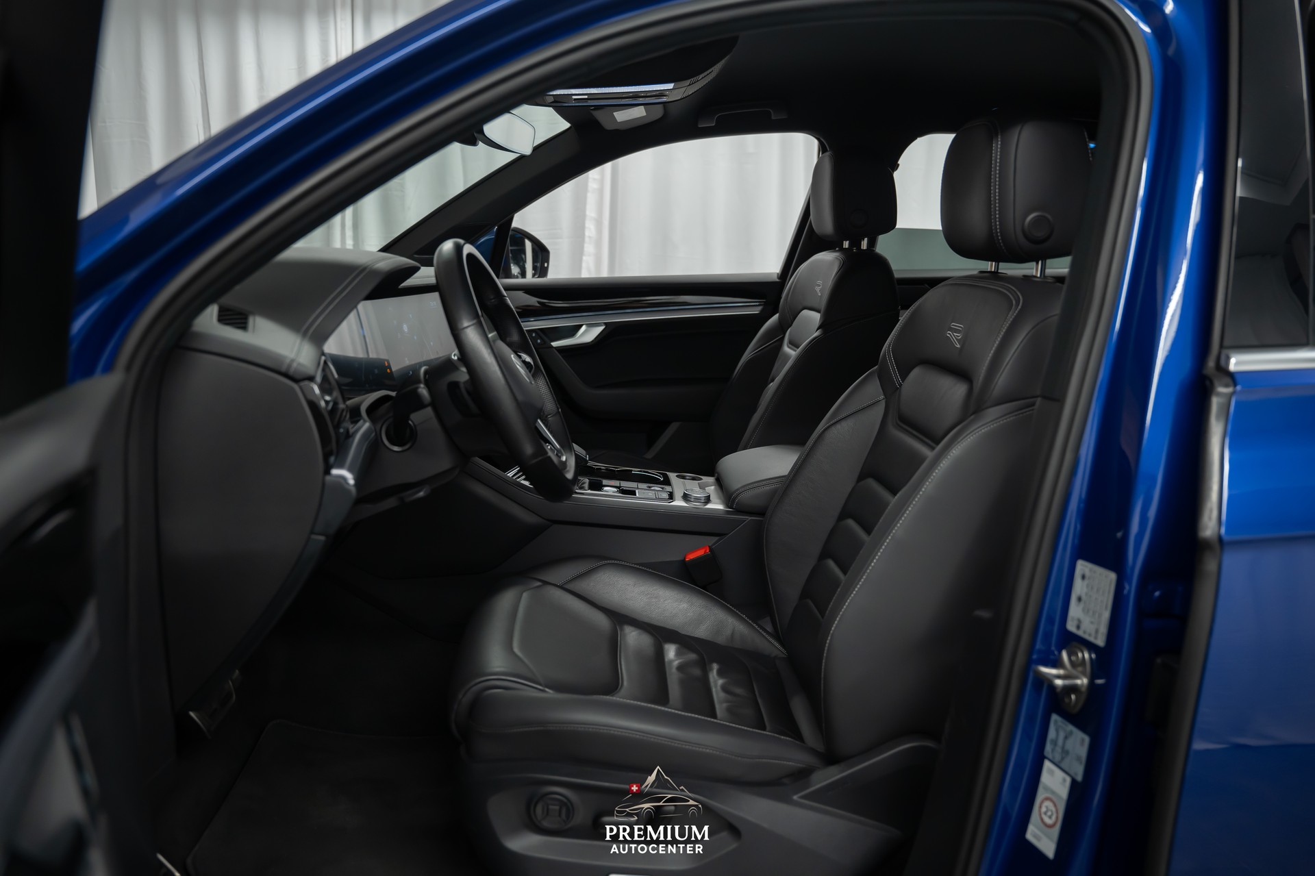 VW Touareg 3.0 TDI R Line Tiptronic *Black Style*Leder*Fahrassistenz*22"Felgen*-image-11