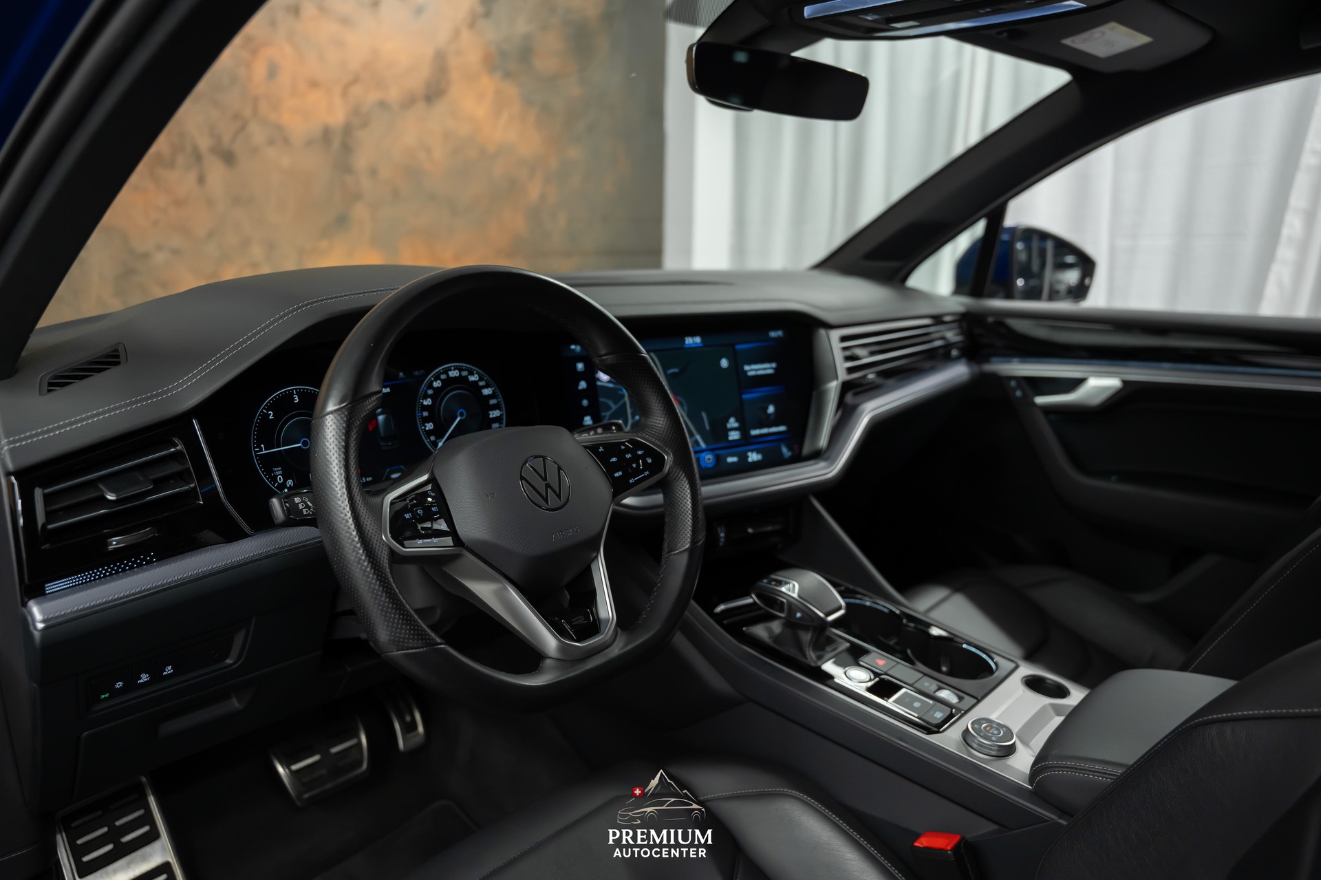 VW Touareg 3.0 TDI R Line Tiptronic *Black Style*Leder*Fahrassistenz*22"Felgen*-image-10