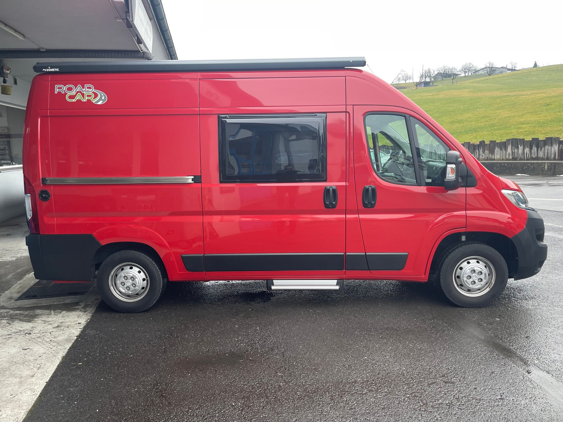 PÖSSL Road Car-showroom-element-3