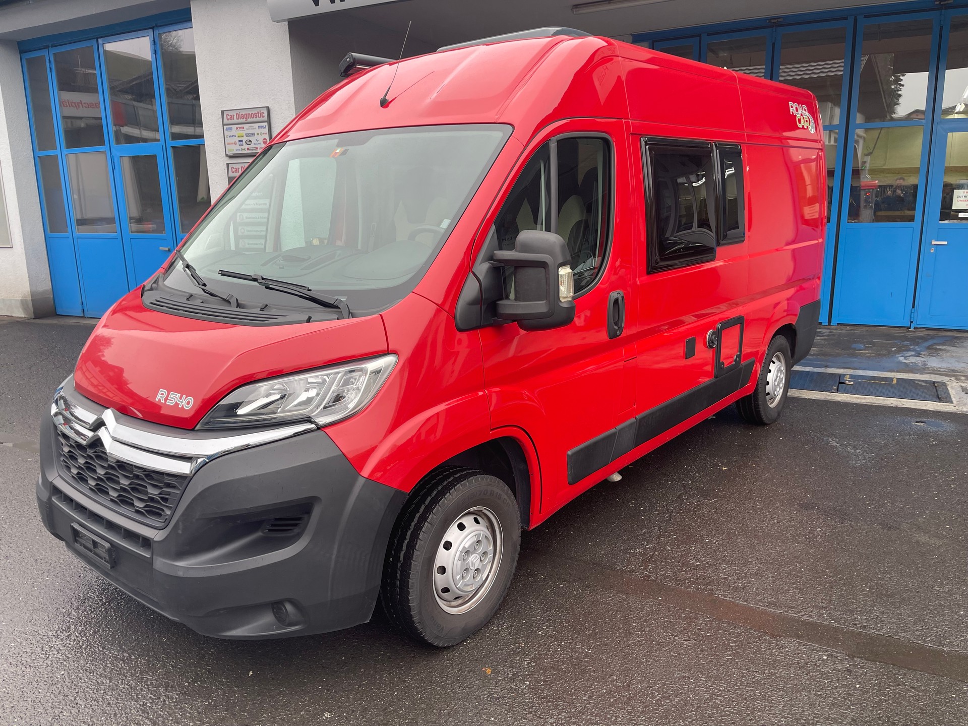 PÖSSL Road Car-showroom-element-1