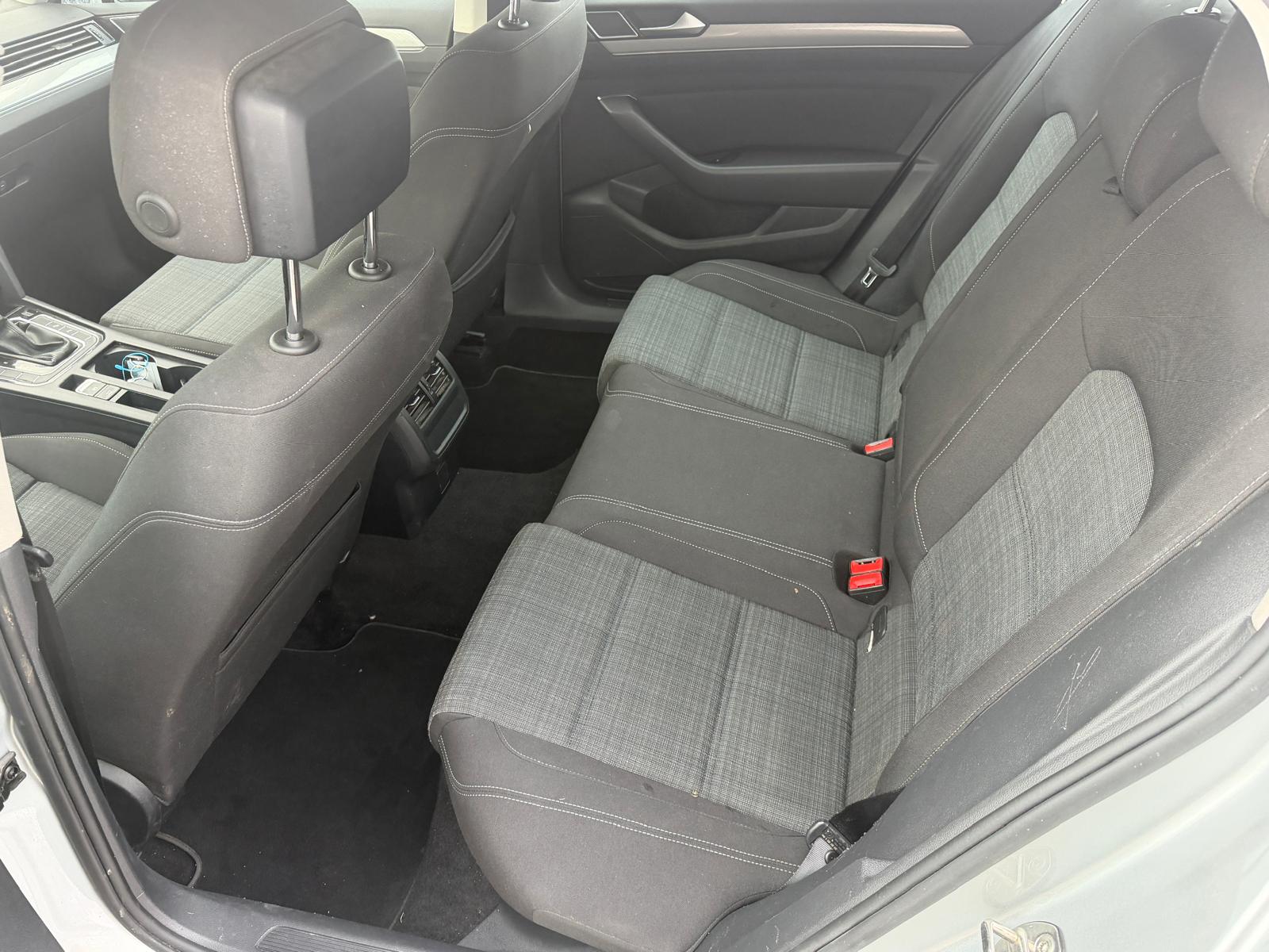 VW Passat 2.0 TDI BMT Business 4Motion DSG-image-8