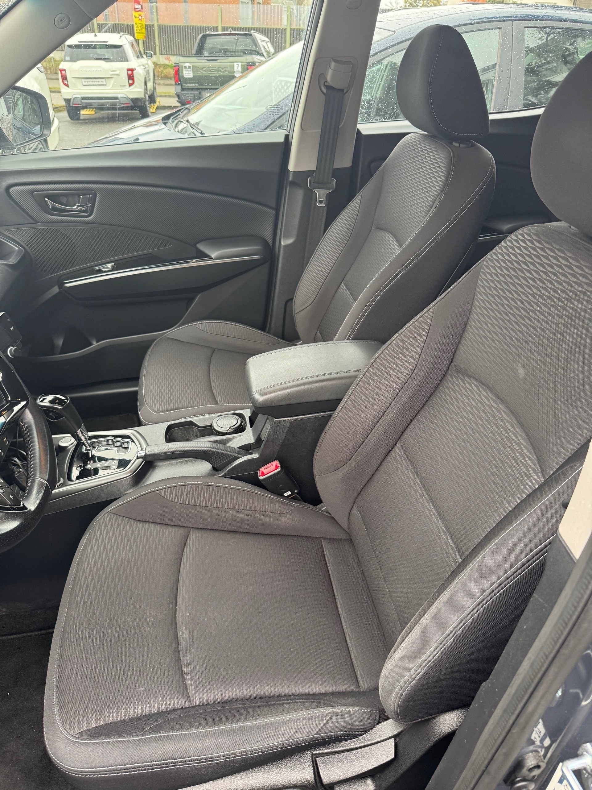 KGM-SsangYong XLV 1.6 eXDi Quartz 2WD Automatic-image-5