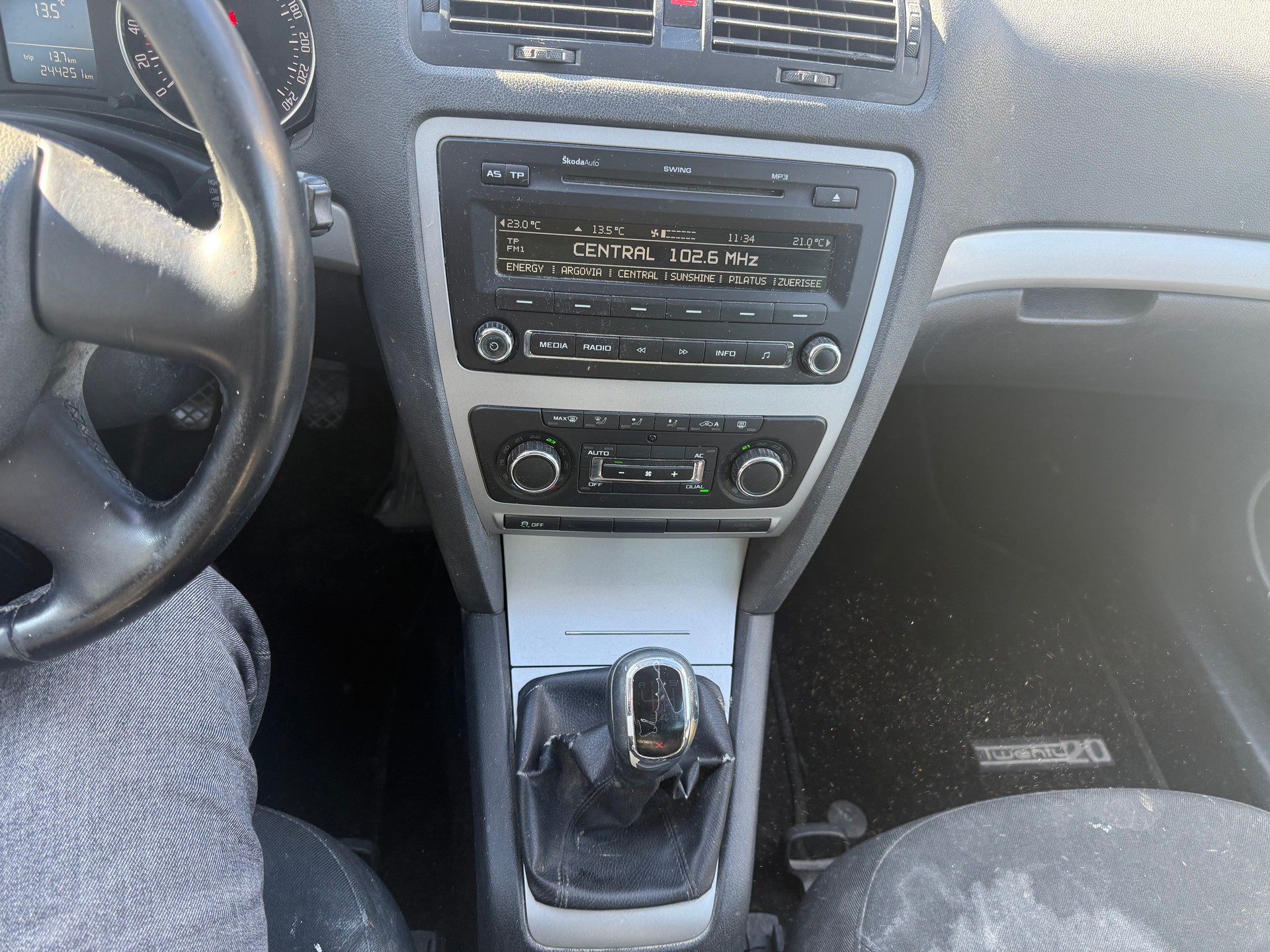 SKODA Octavia Combi 1.6 TDI AllDrive 4x4-image-7