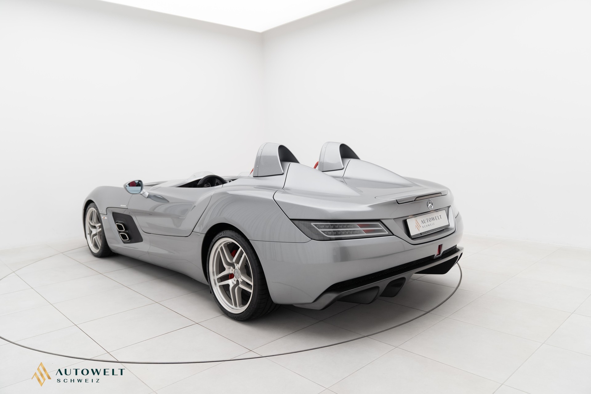 MERCEDES-BENZ McLaren Stirling Moss 1 of 75-showroom-element-2