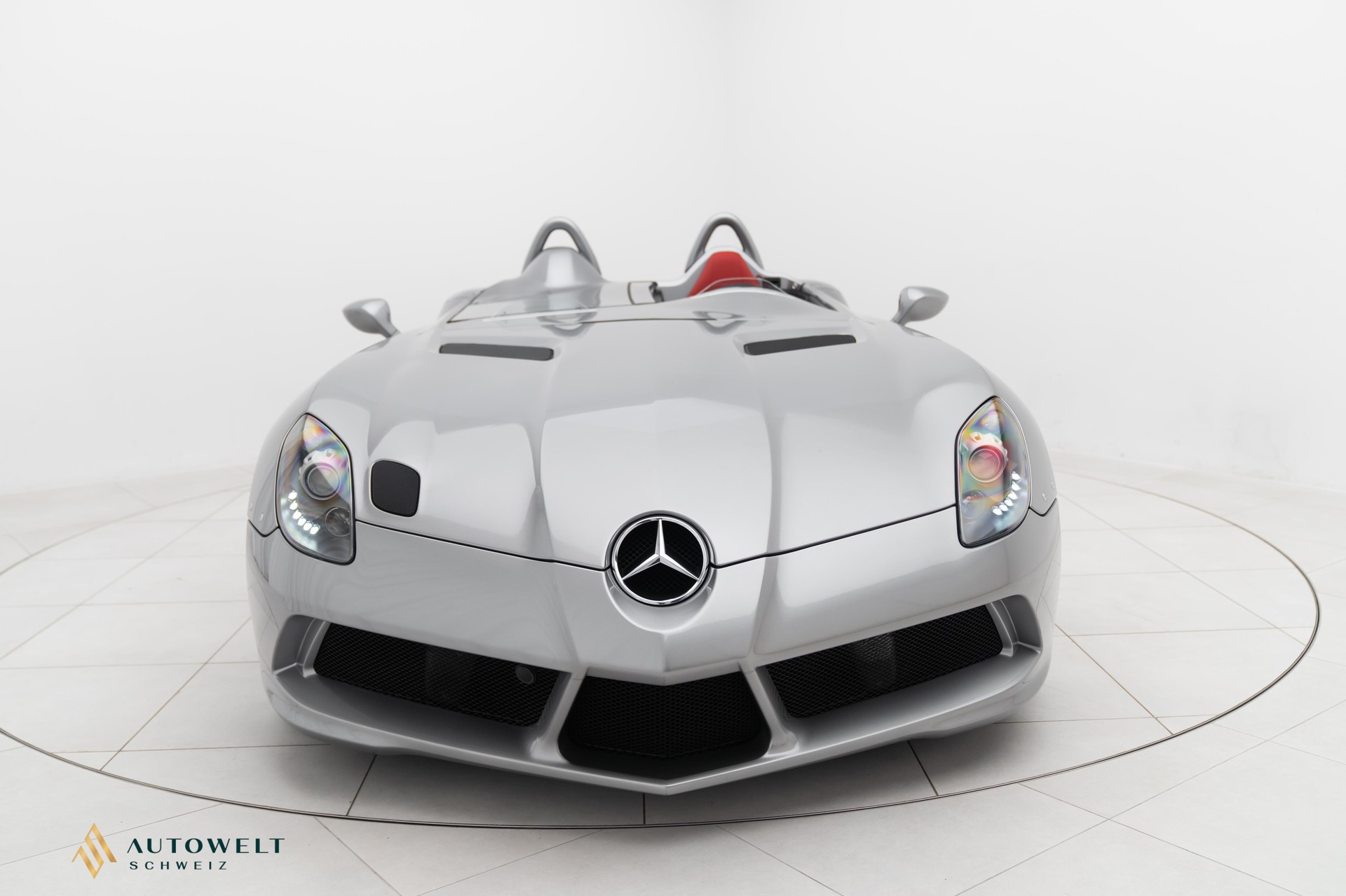 MERCEDES-BENZ McLaren Stirling Moss 1 of 75-showroom-element-3