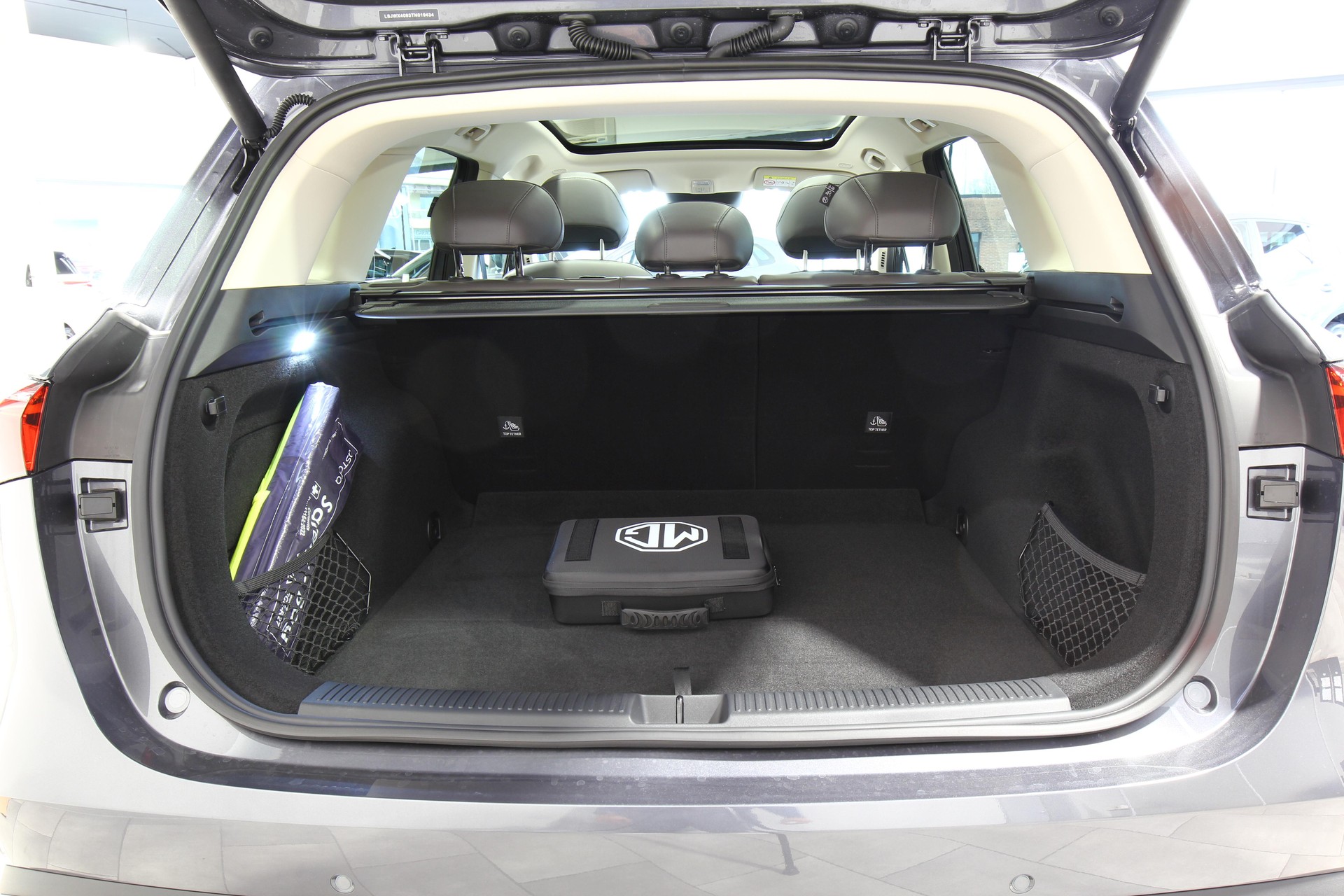 MG S6 EV 77 kWh Luxury 4WD-image-9